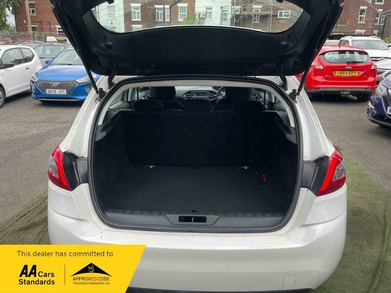 2017 Peugeot 308 1.2 PureTech Access Euro 6 (s/s) 5dr • 57,445 miles image 32