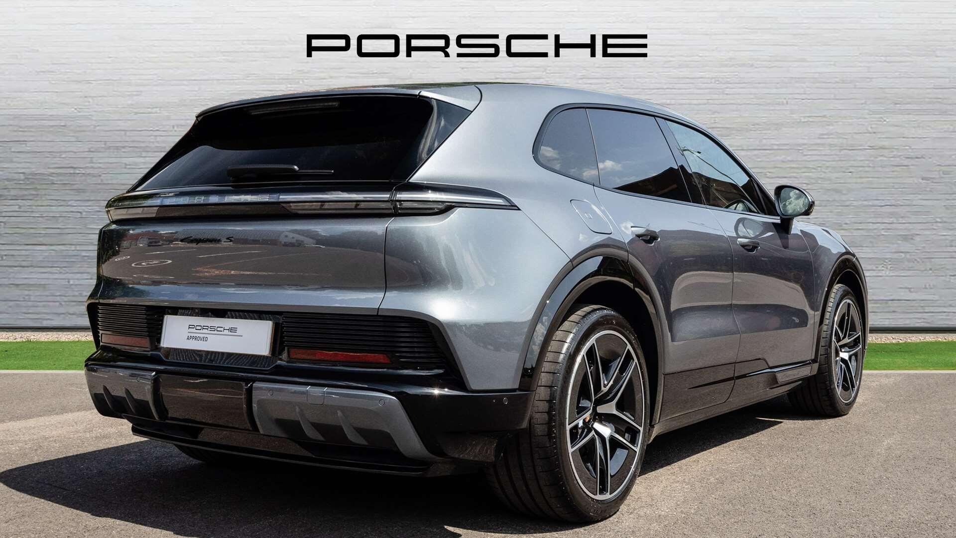 Porsche Cayenne view 3