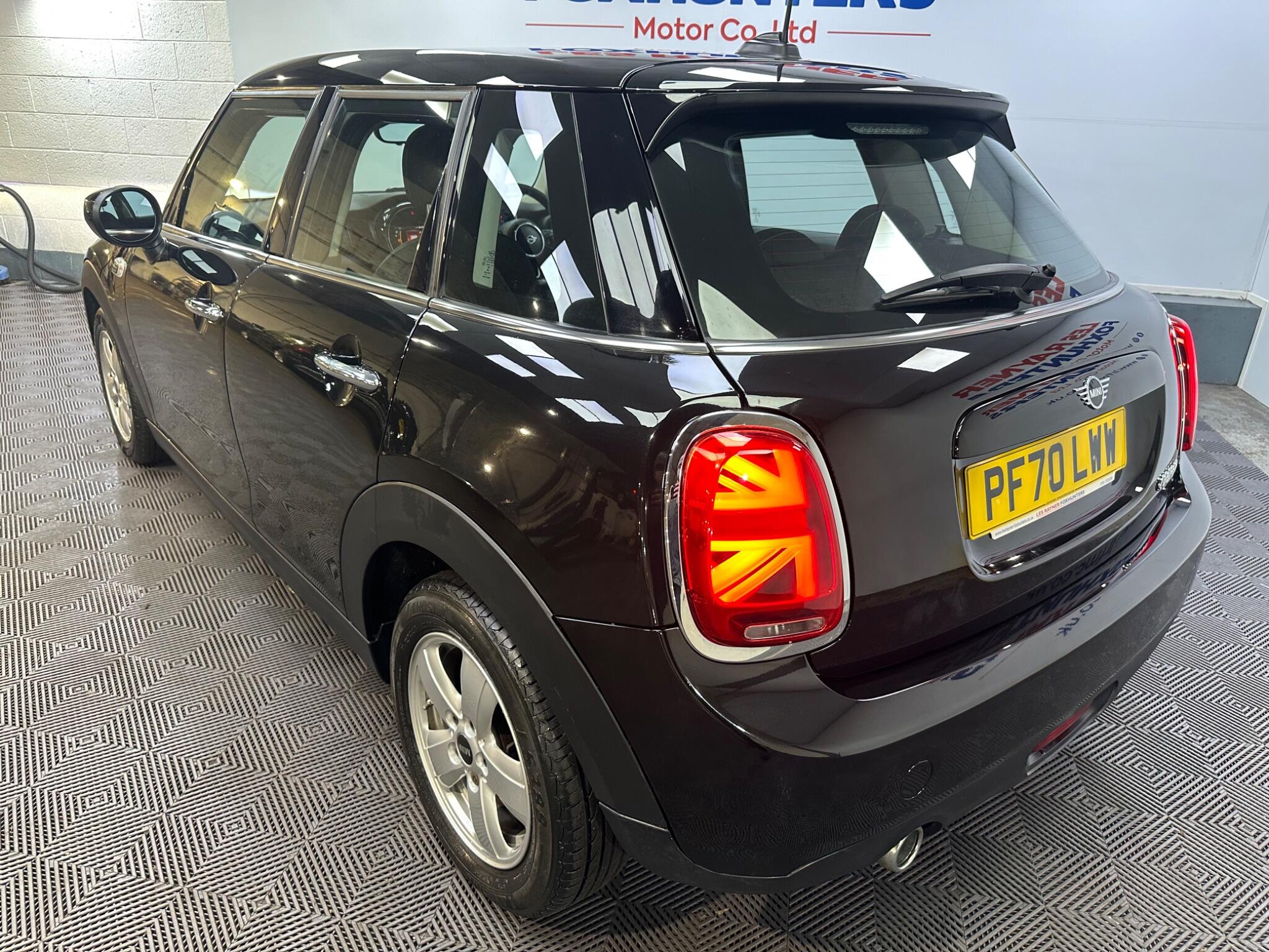 Mini Hatch view 20