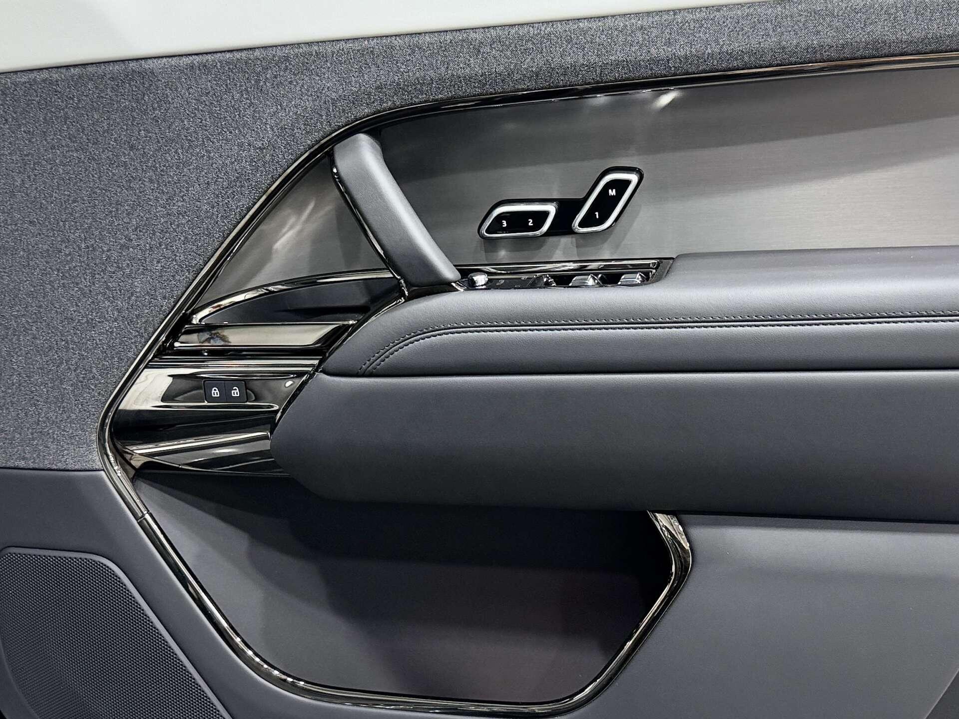 Land Rover Range Rover Sport view 33