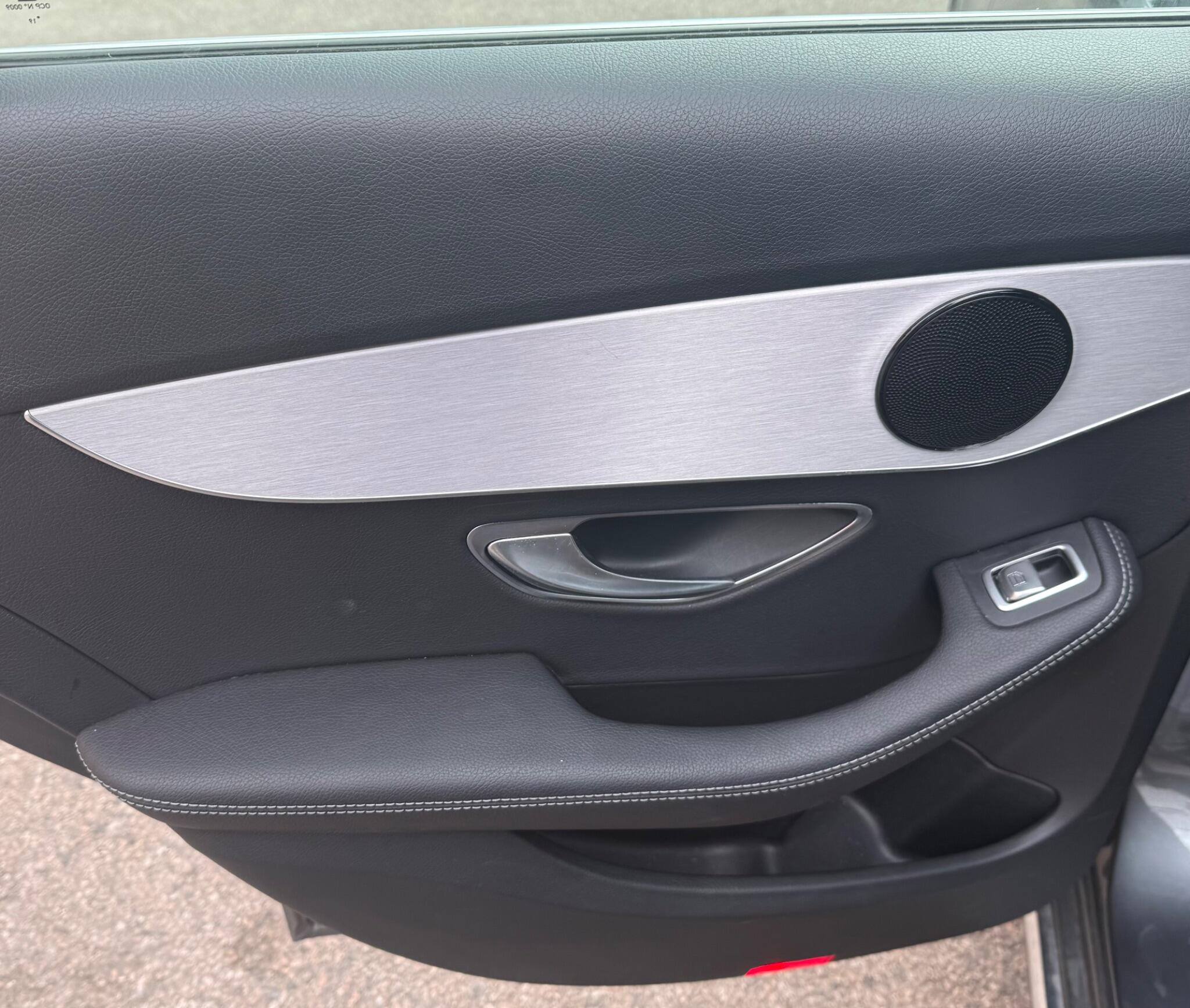 Mercedes-Benz C Class view 19