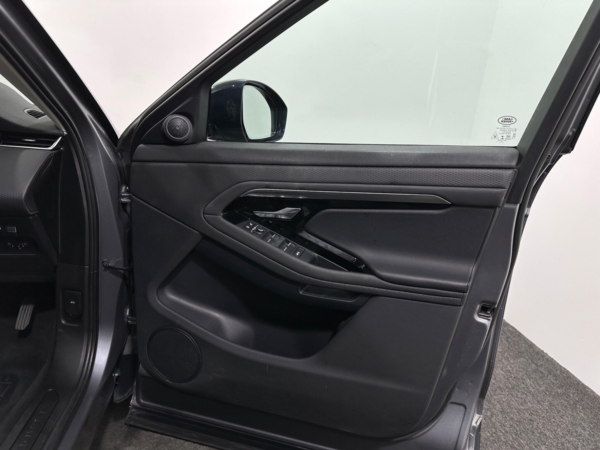 Land Rover Range Rover Evoque view 31