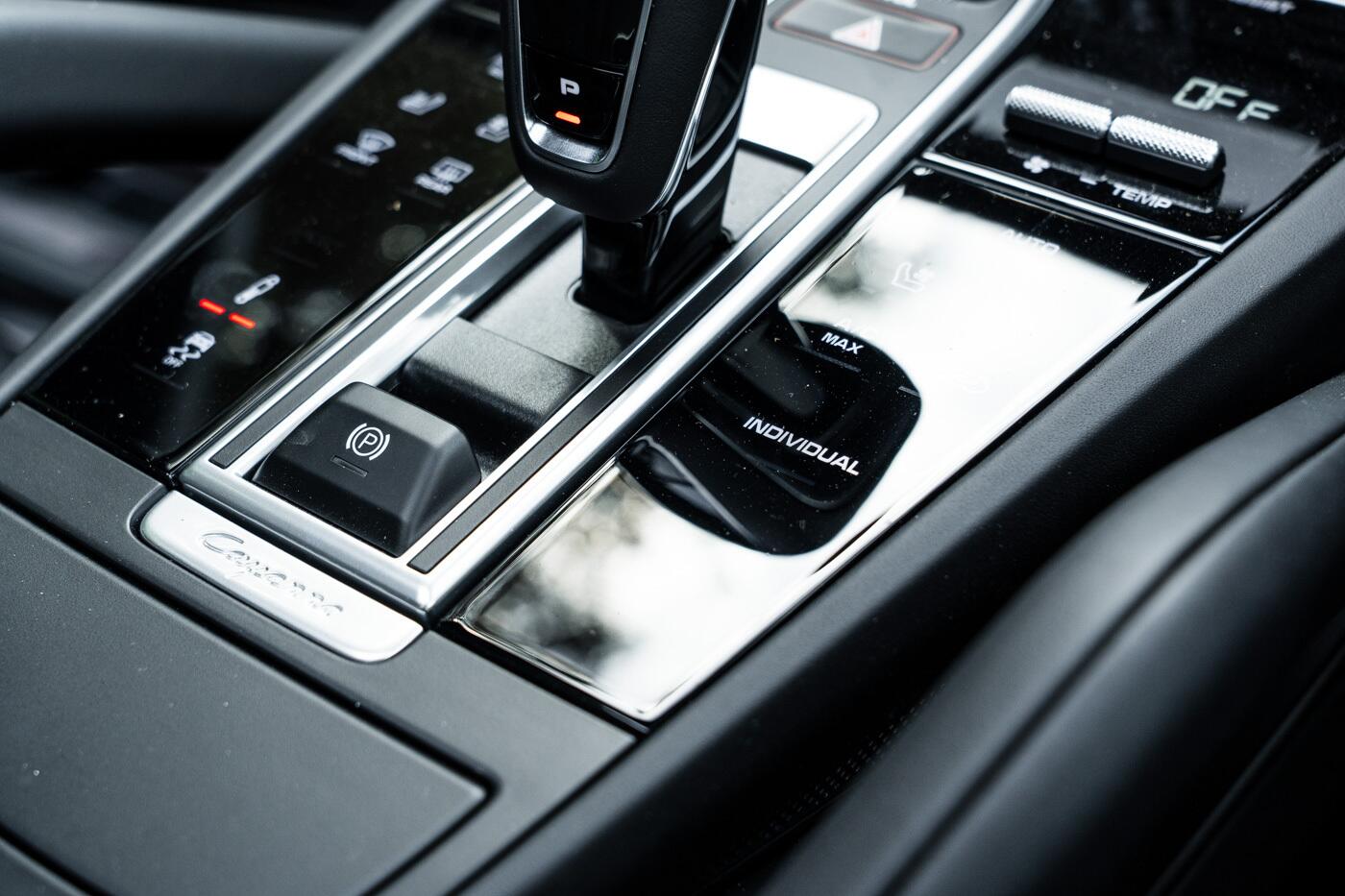 Porsche Cayenne view 38