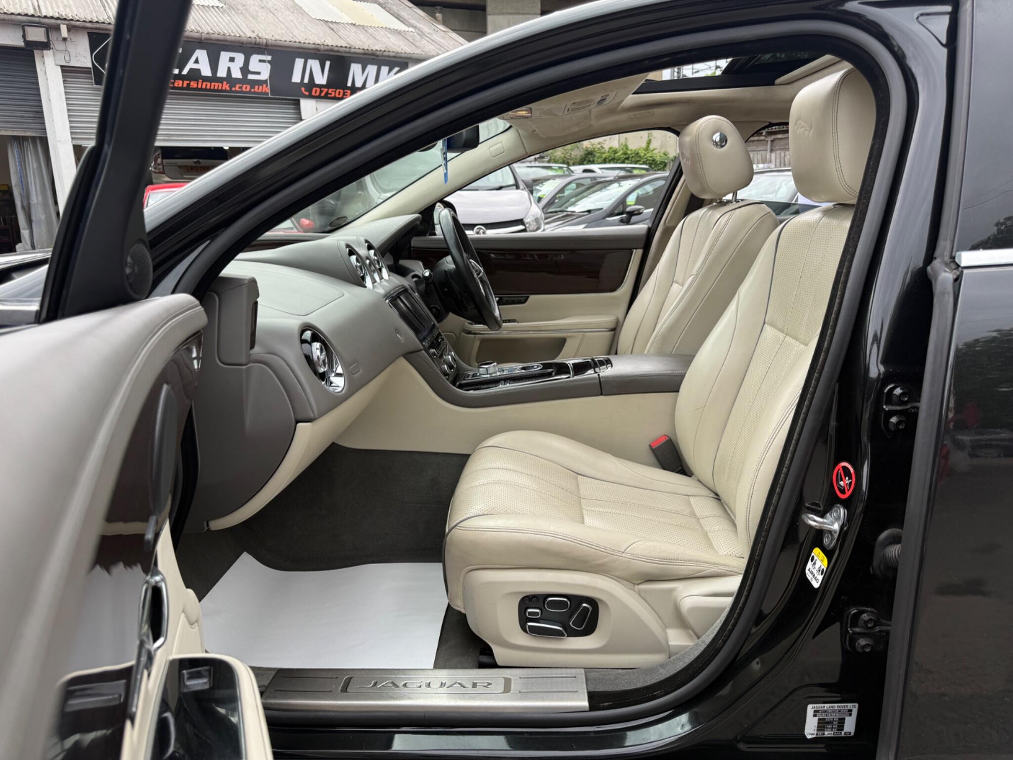 Jaguar XJ - Image 55