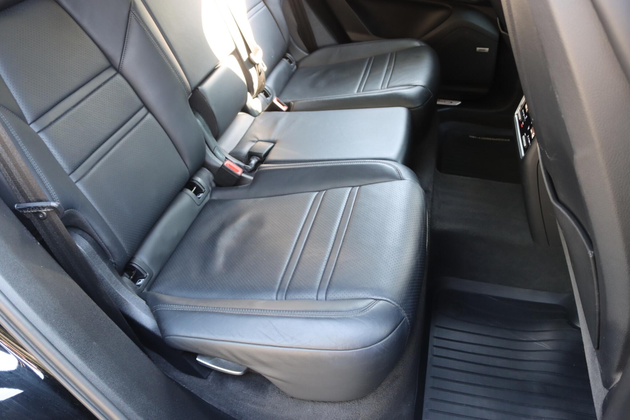 Porsche Cayenne view 35