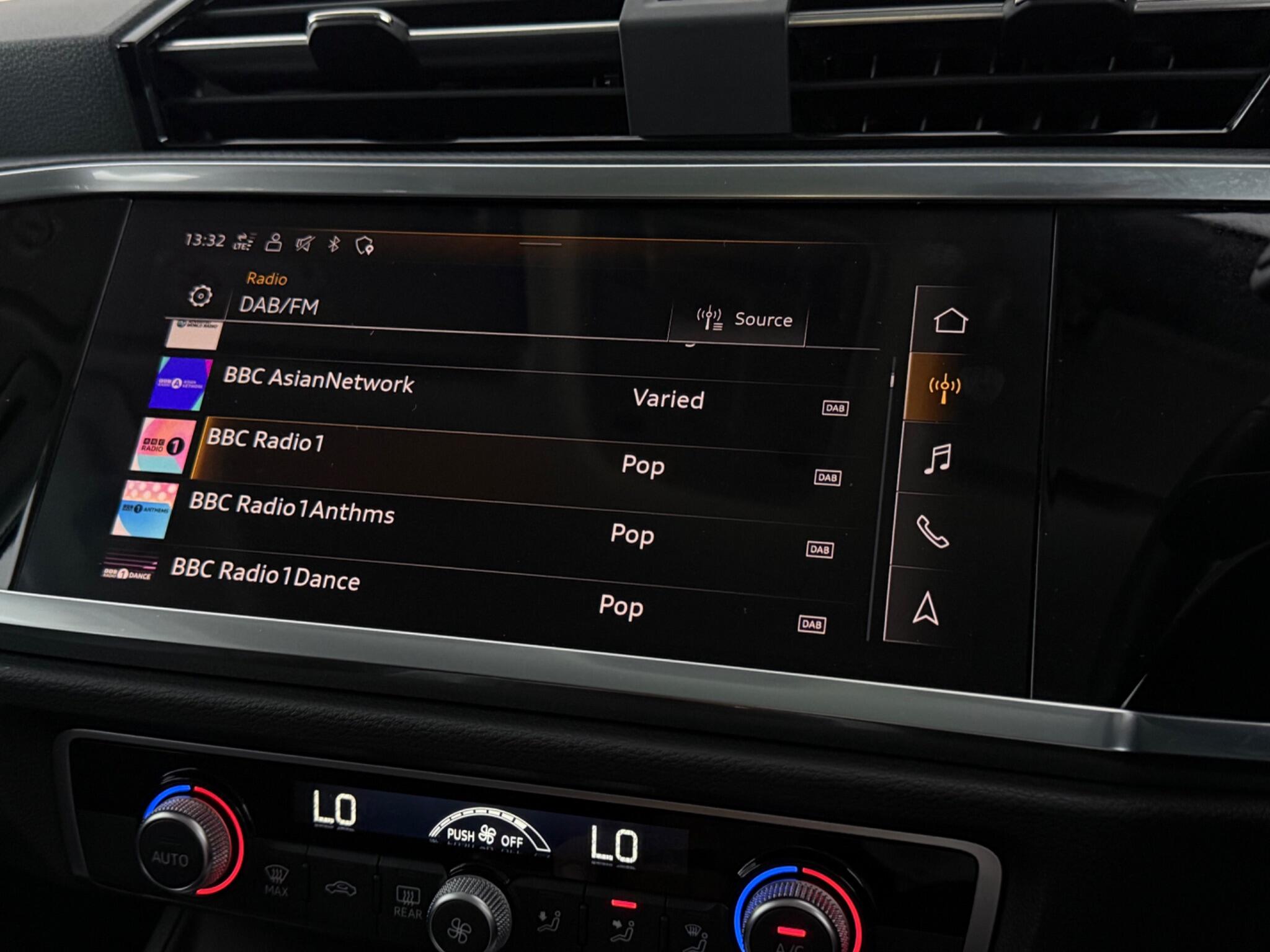Audi Q3 view 27