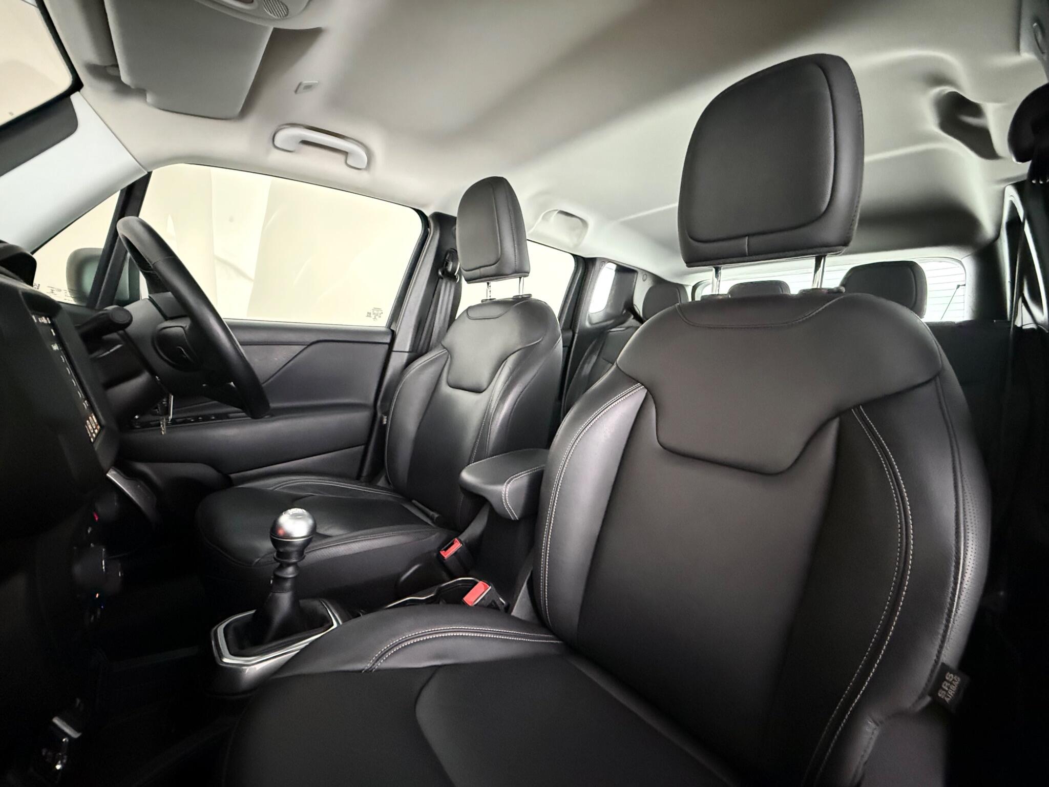 Jeep Renegade view 28