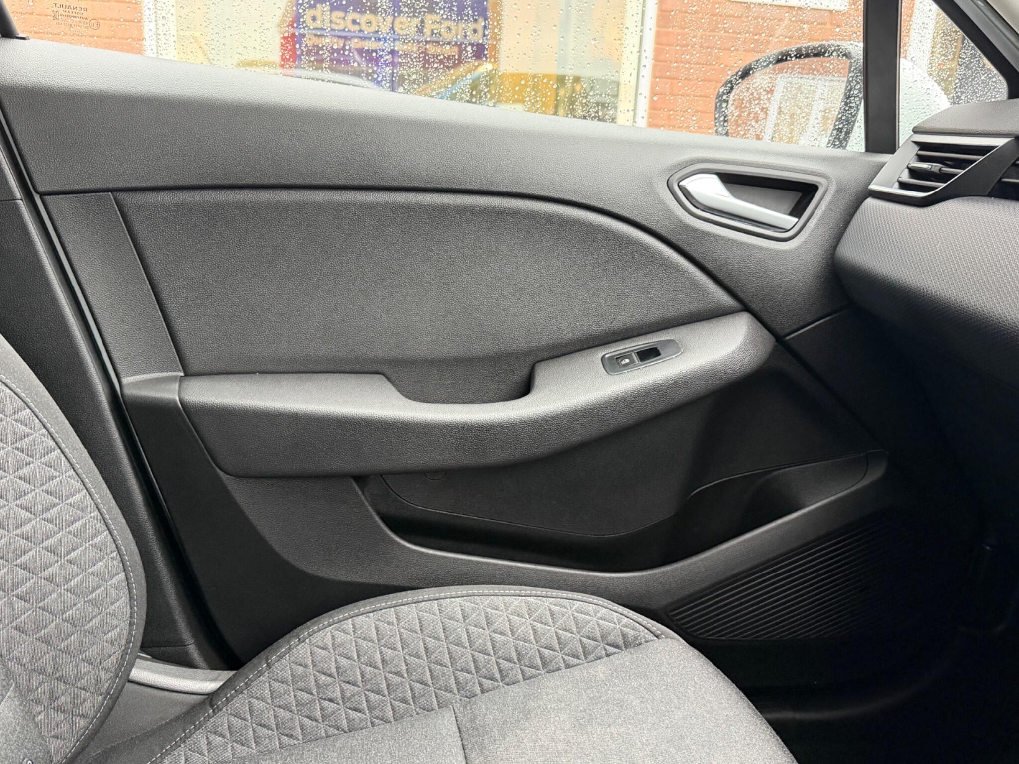 Renault Clio view 79