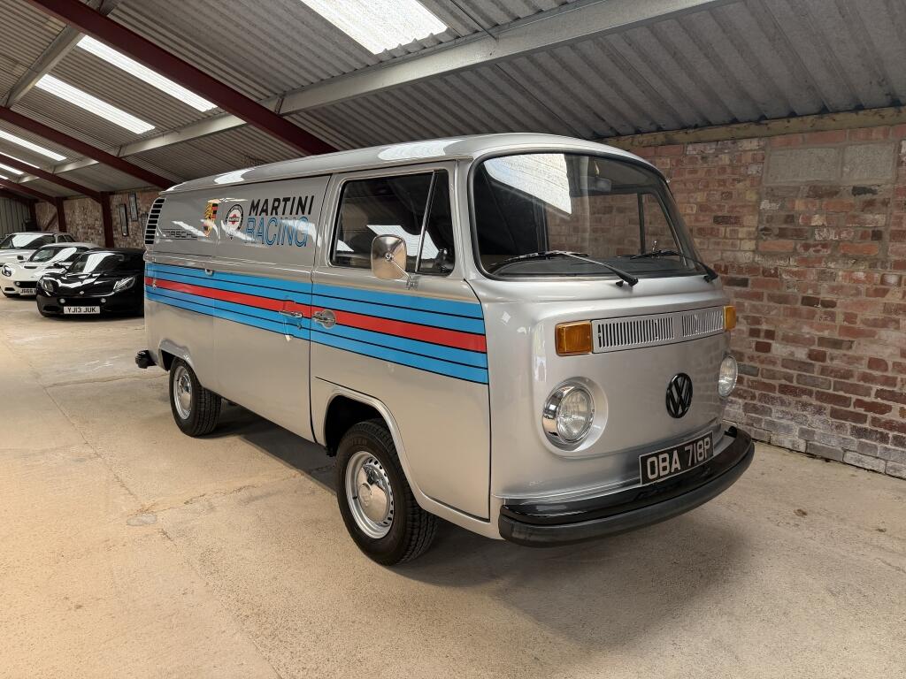 Volkswagen Transporter view 22