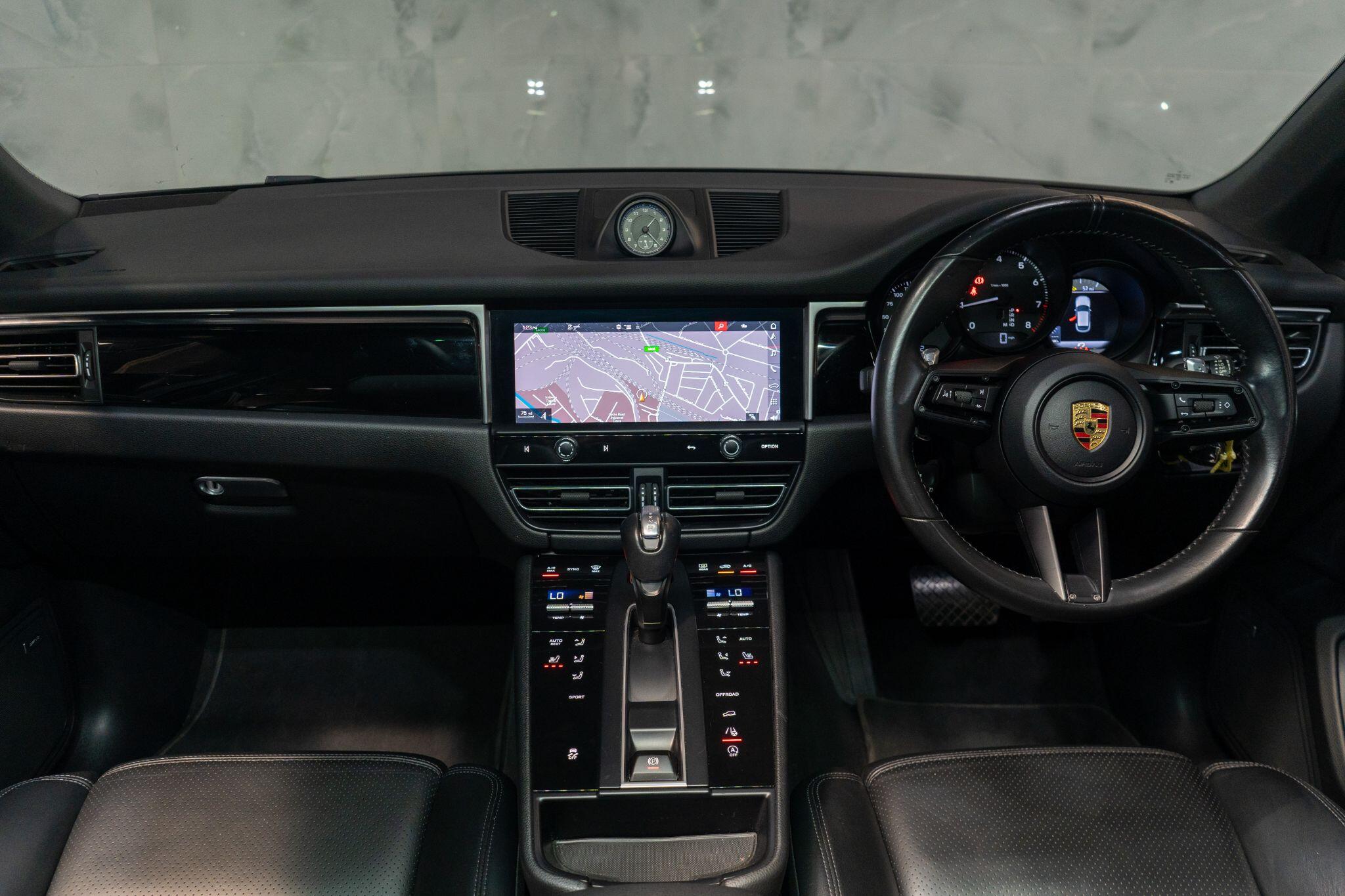 Porsche Macan view 42