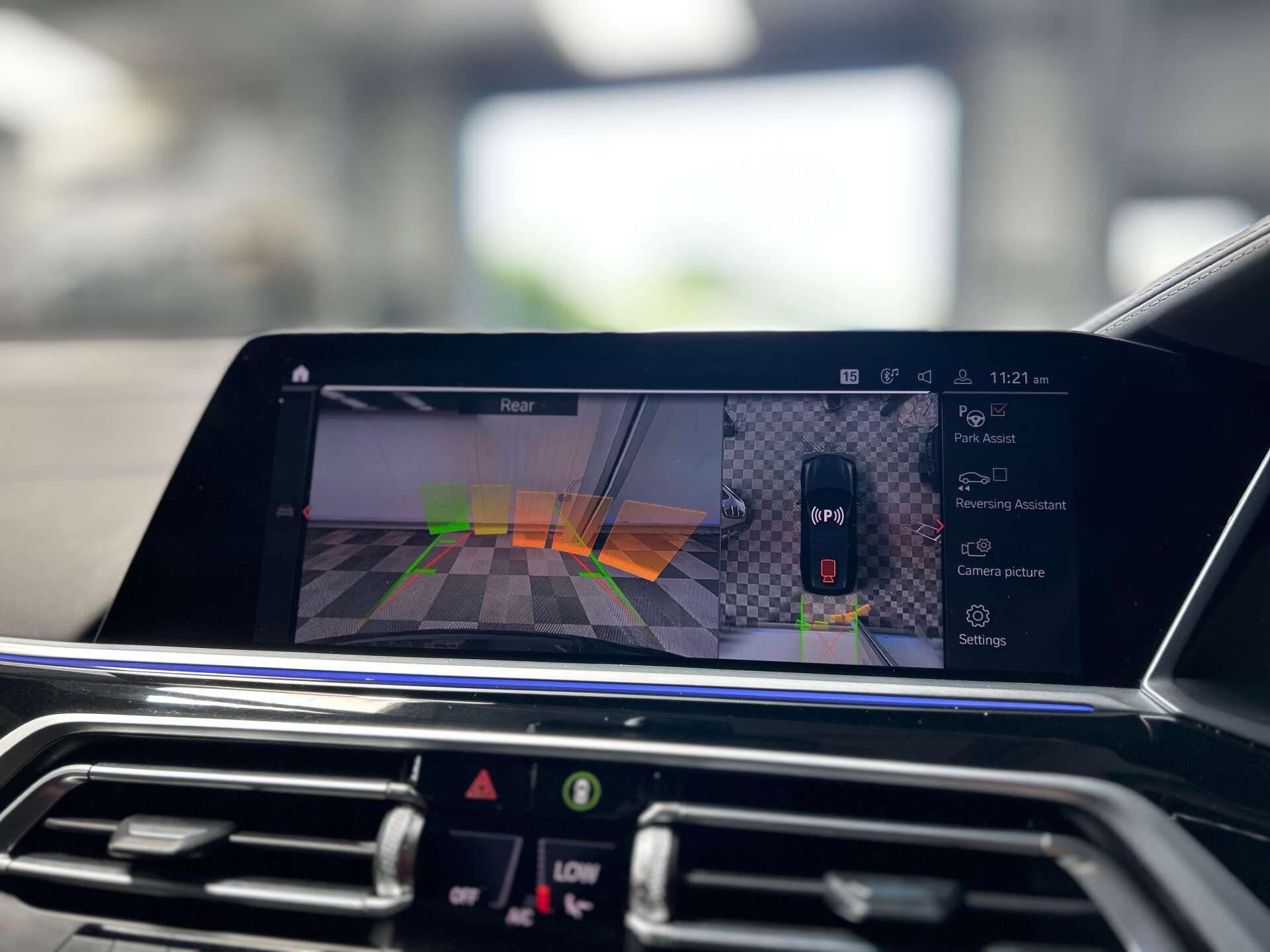BMW X7 view 28