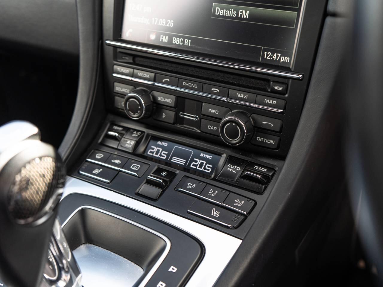 Porsche 911 view 41