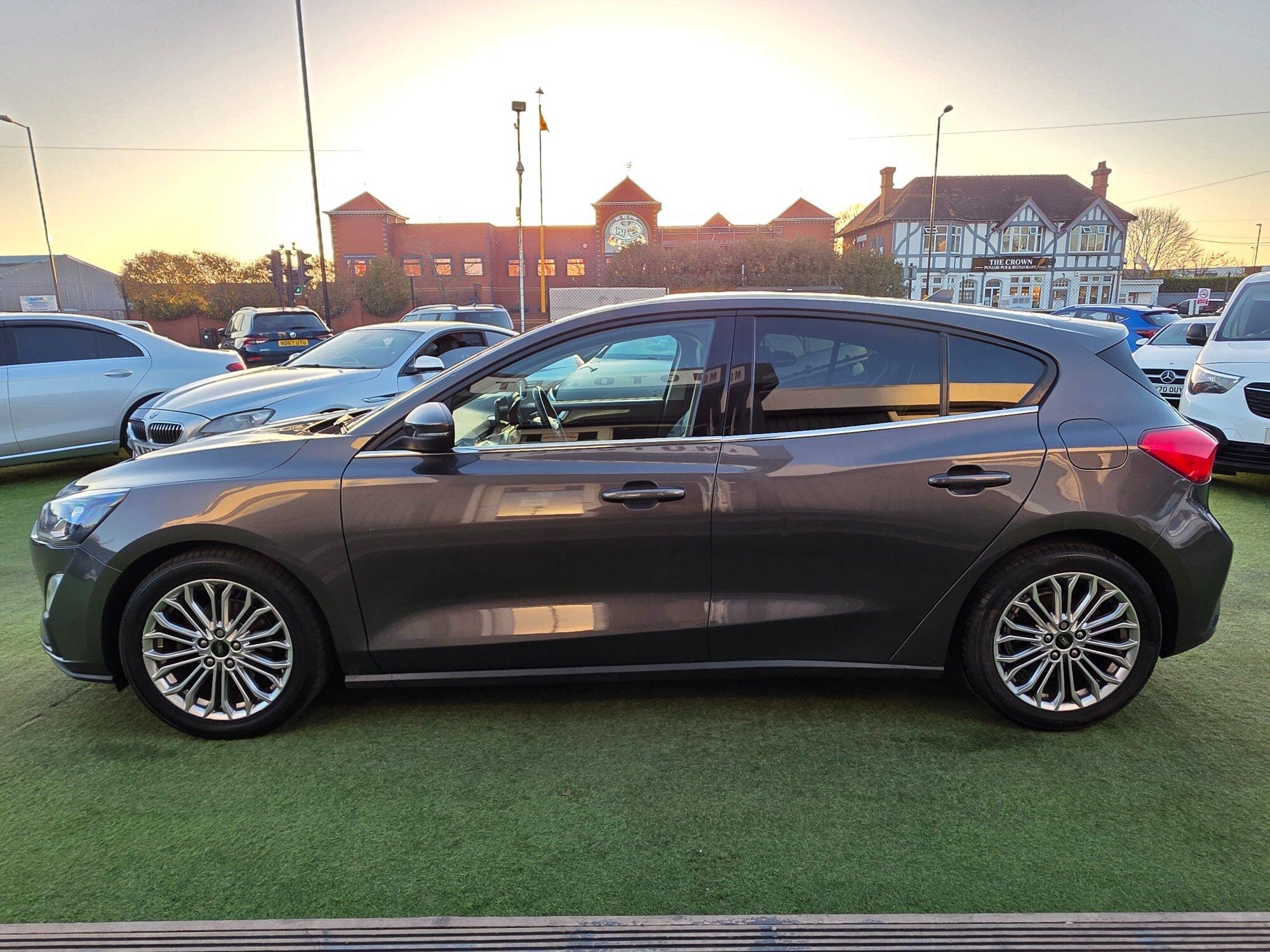 Ford Focus view 19