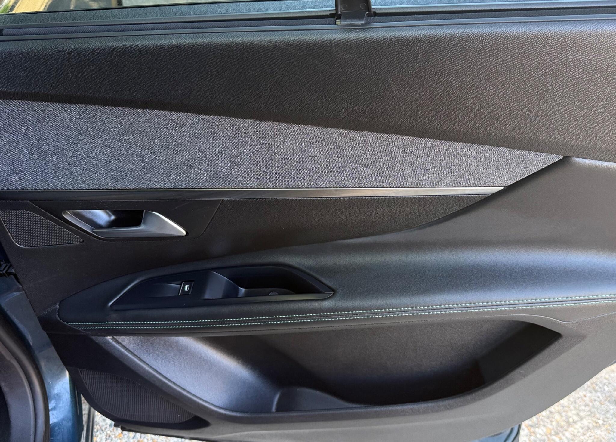 Peugeot 5008 view 18