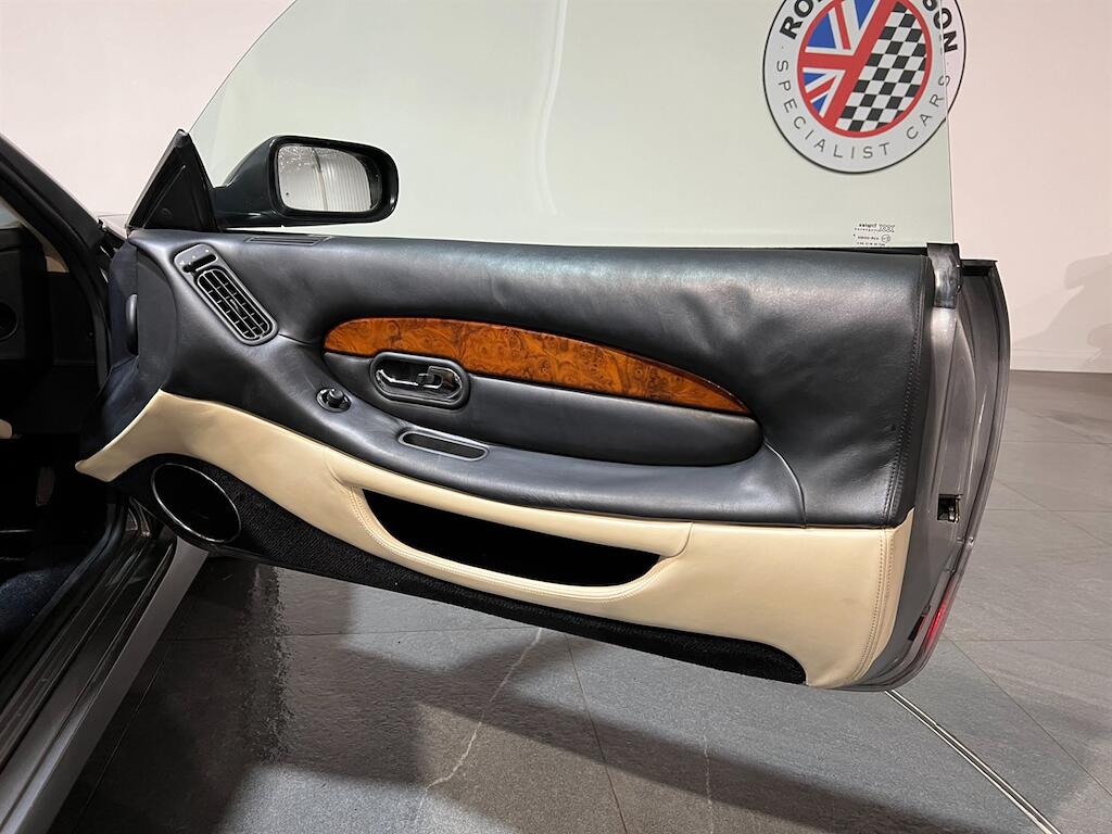 Aston Martin DB7 view 21