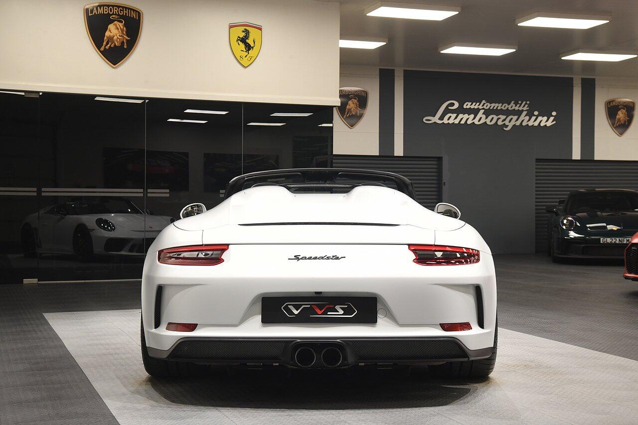 Porsche 911 view 42