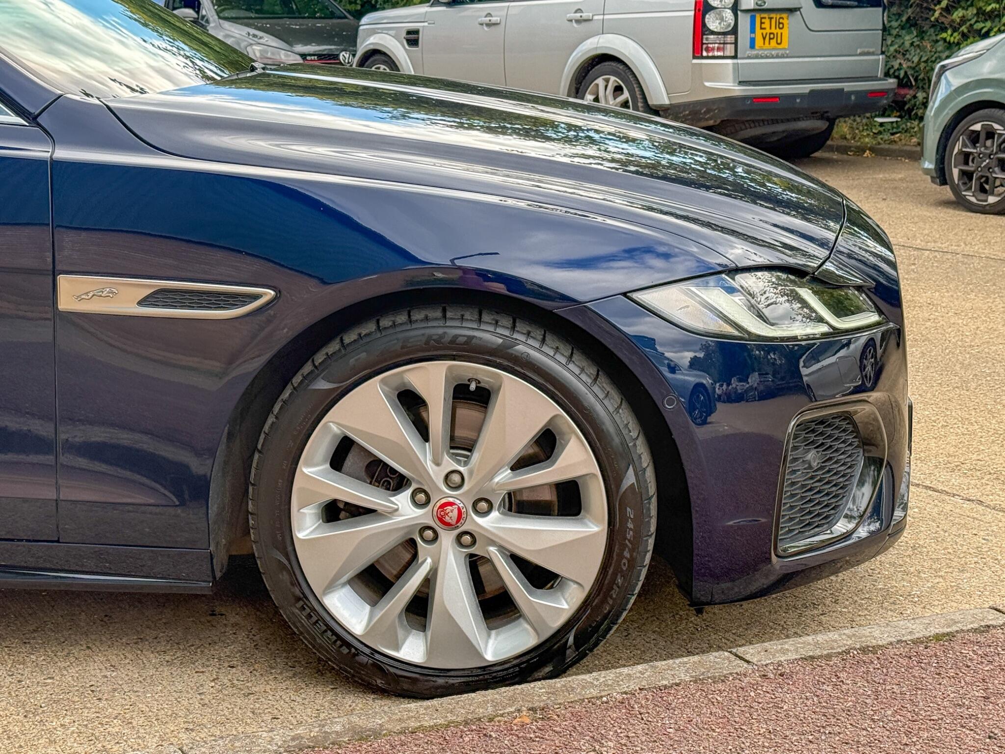 Jaguar XF view 11
