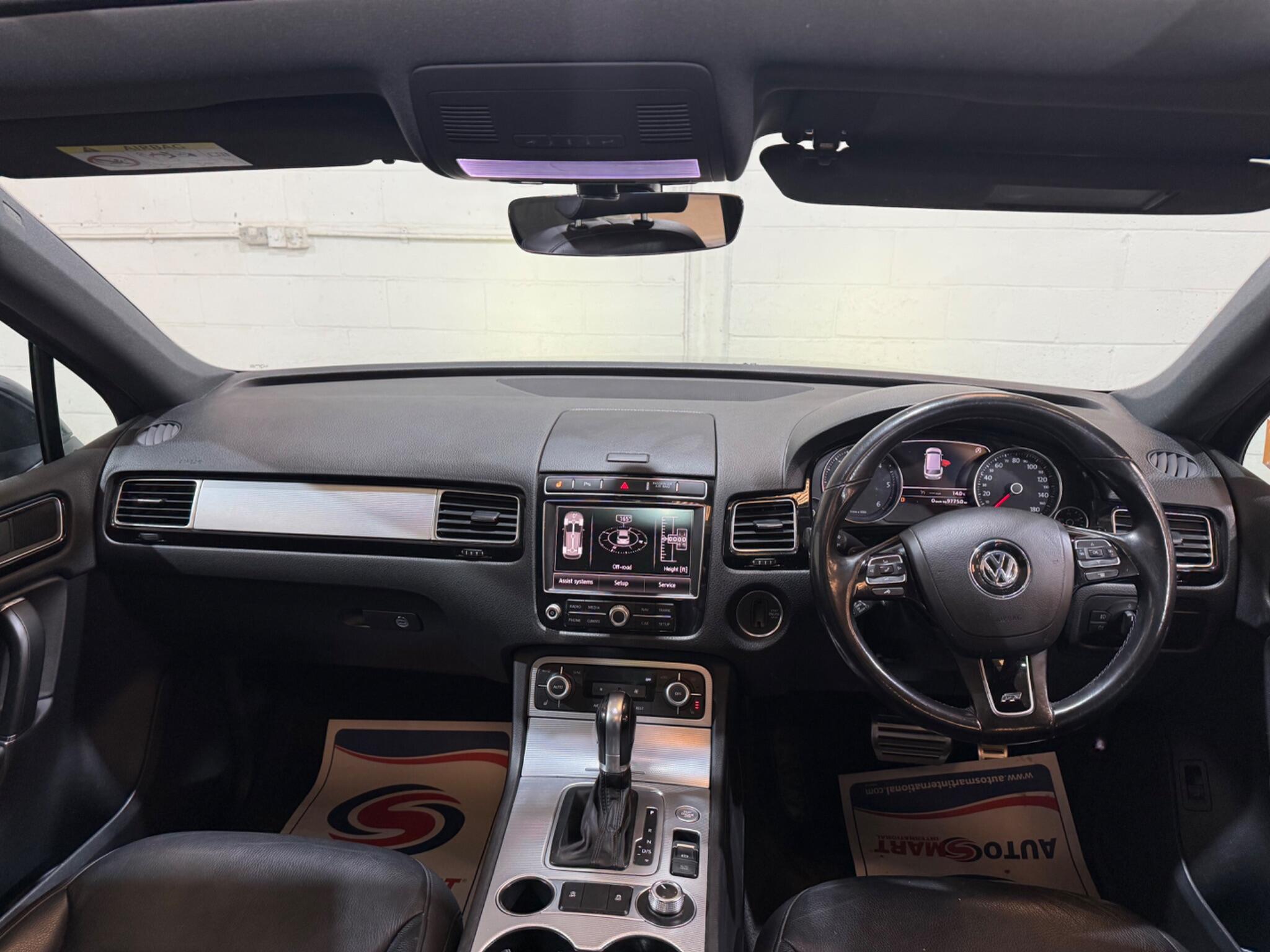 Volkswagen Touareg view 9