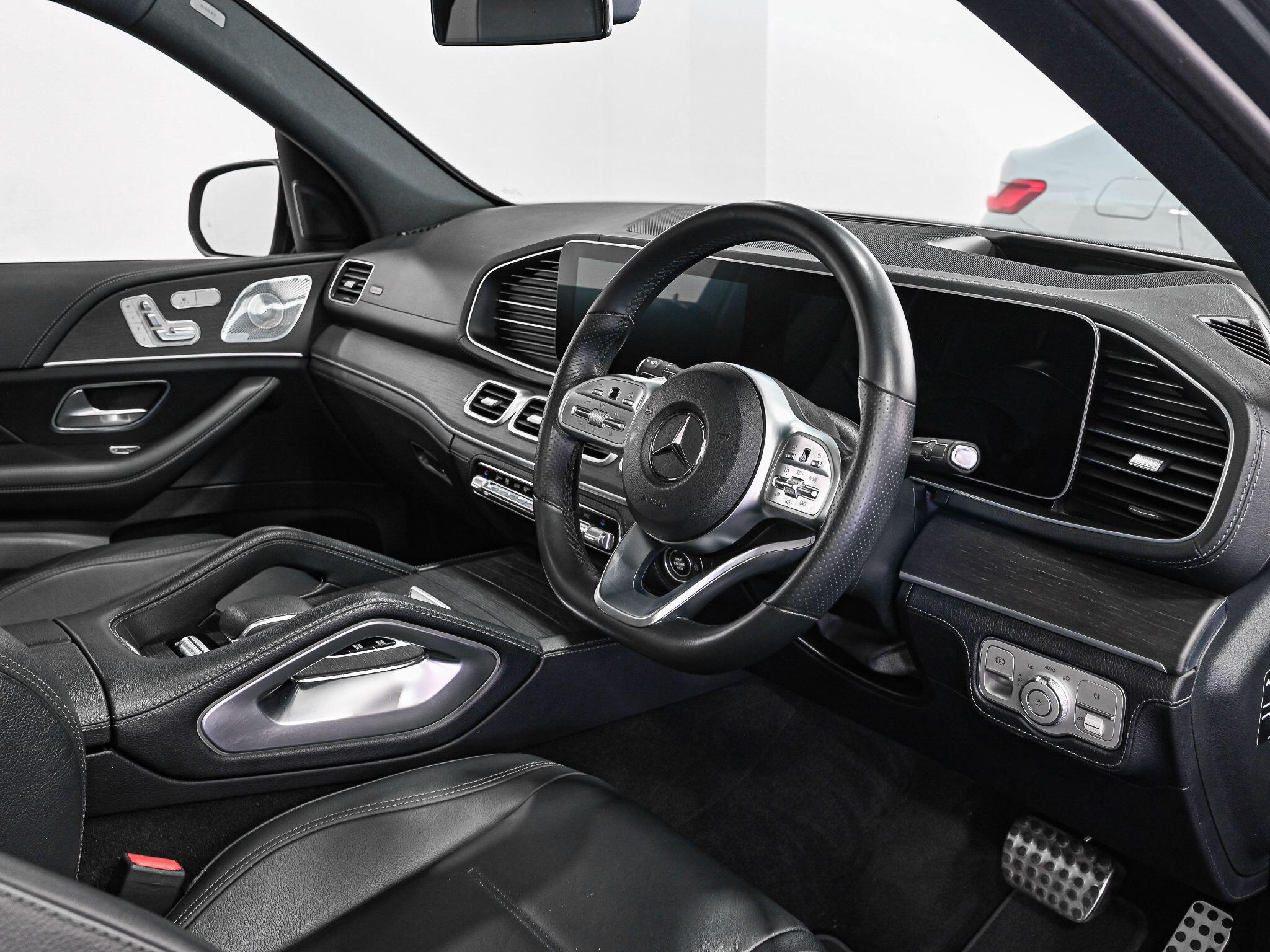 Mercedes-Benz GLE view 2