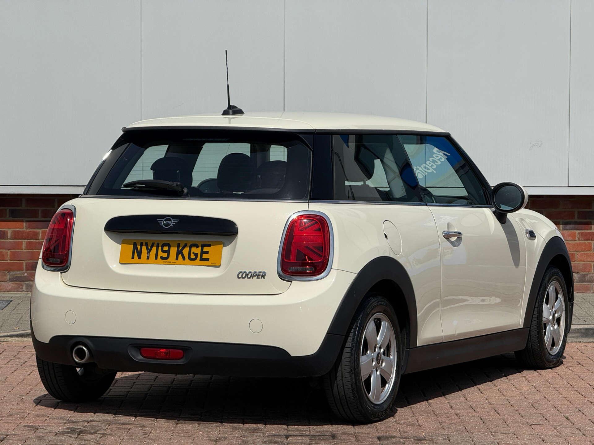 Mini Cooper view 7