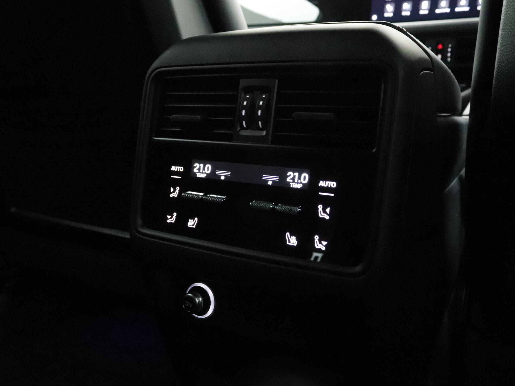 Porsche Cayenne view 31