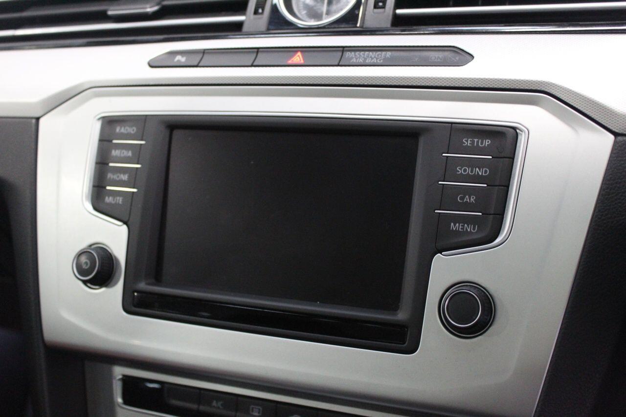Volkswagen Passat view 43