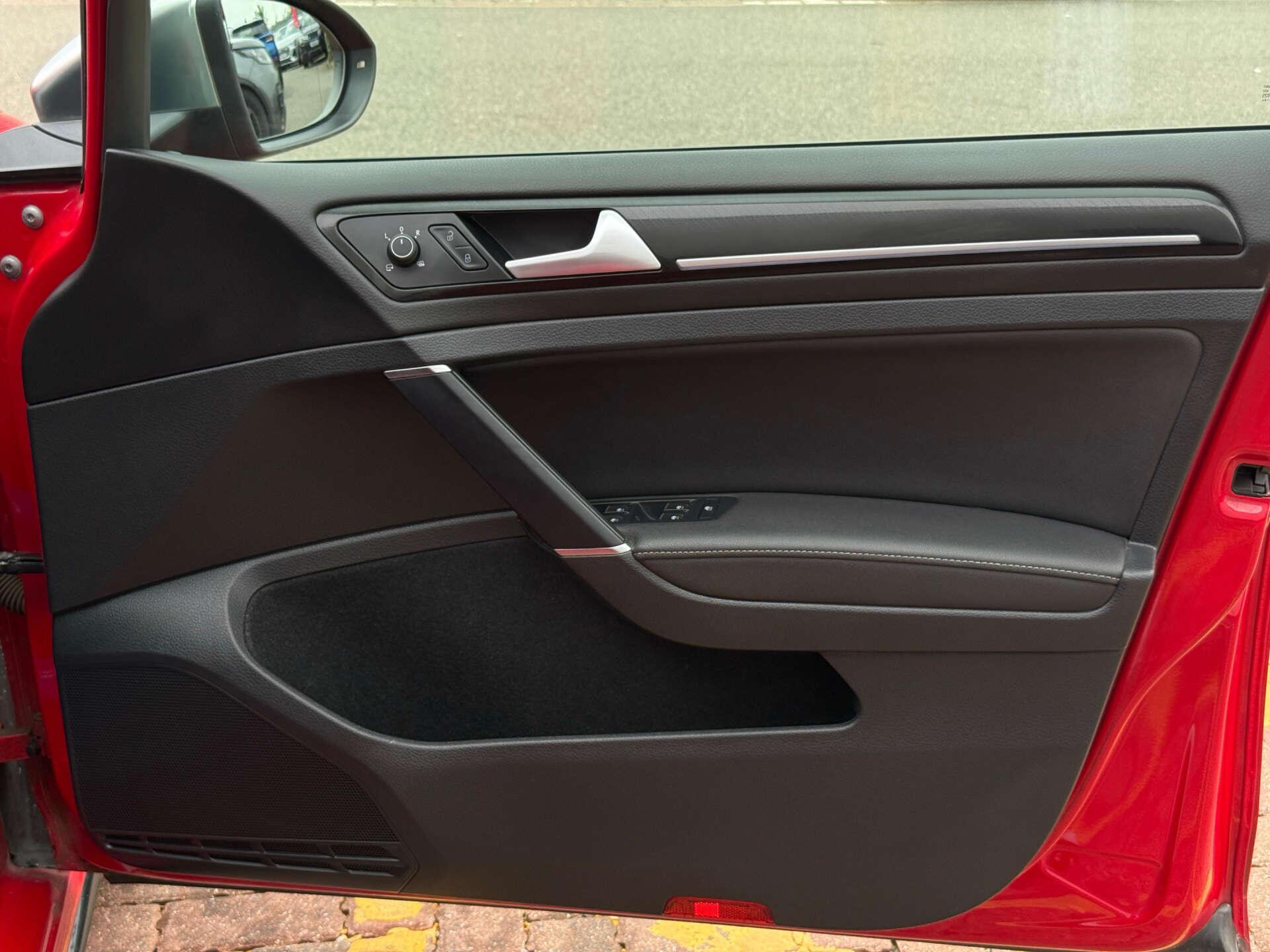 Volkswagen Golf view 20