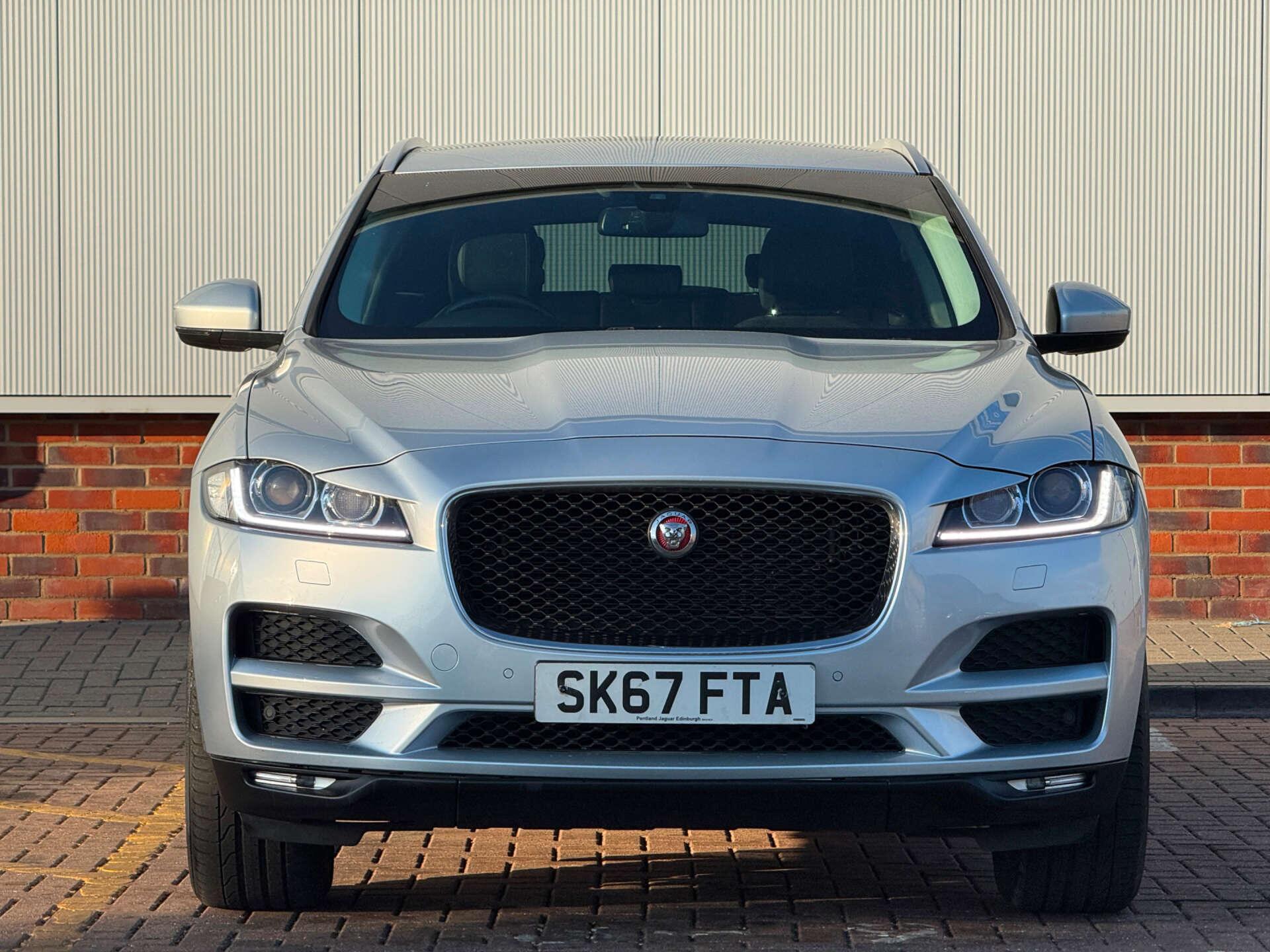 Jaguar F-Pace view 6