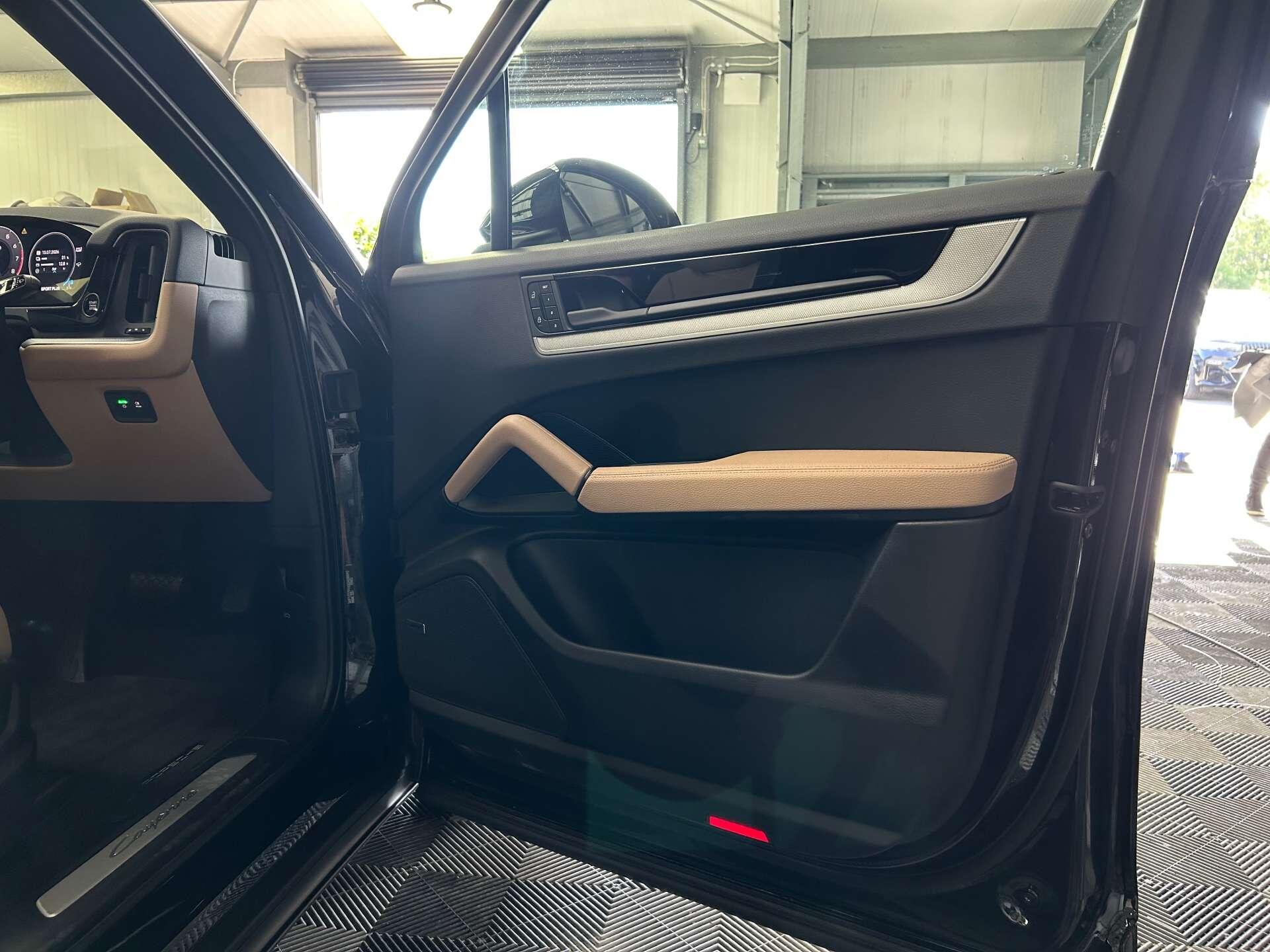 Porsche Cayenne view 42