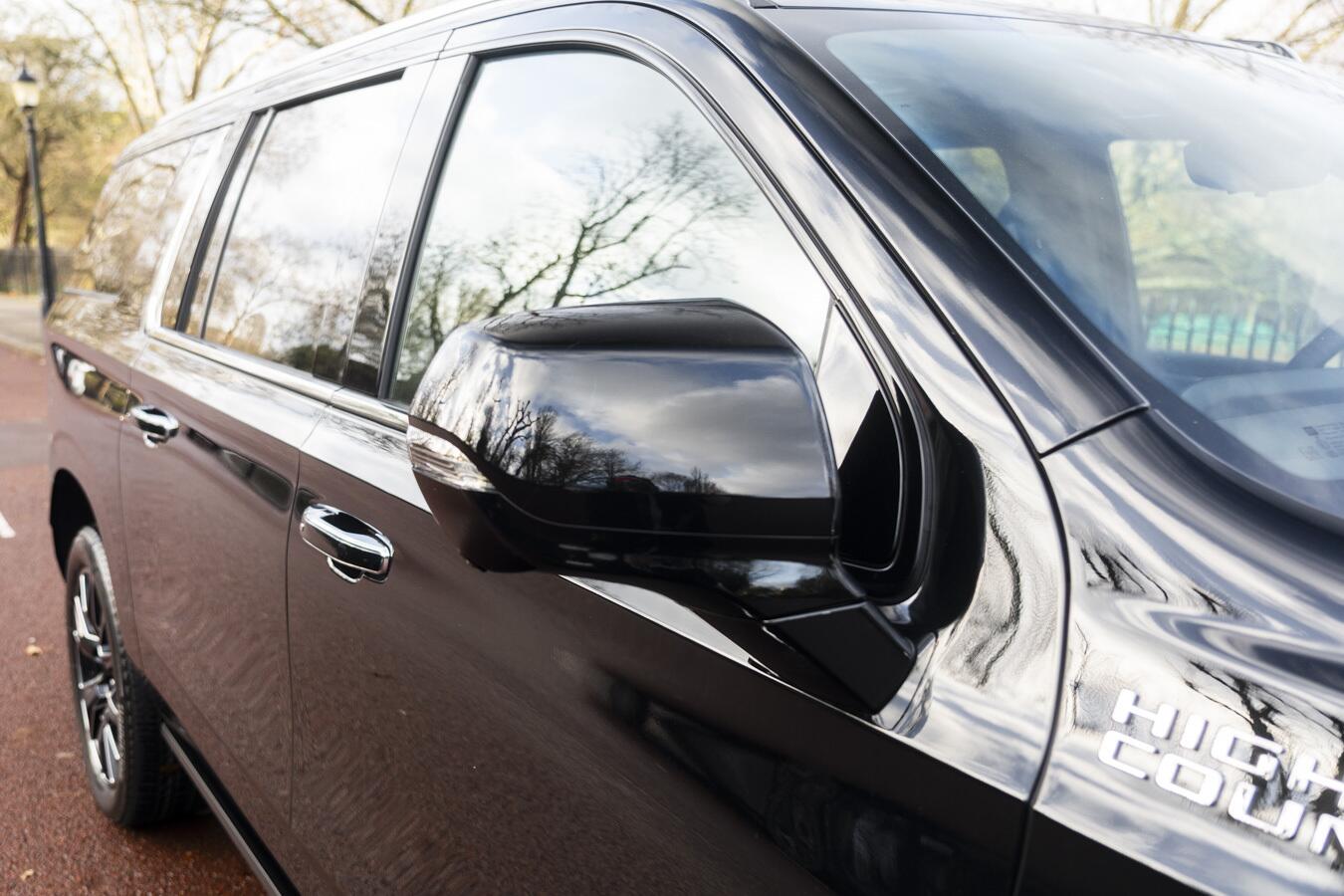 Chevrolet Suburban view 26