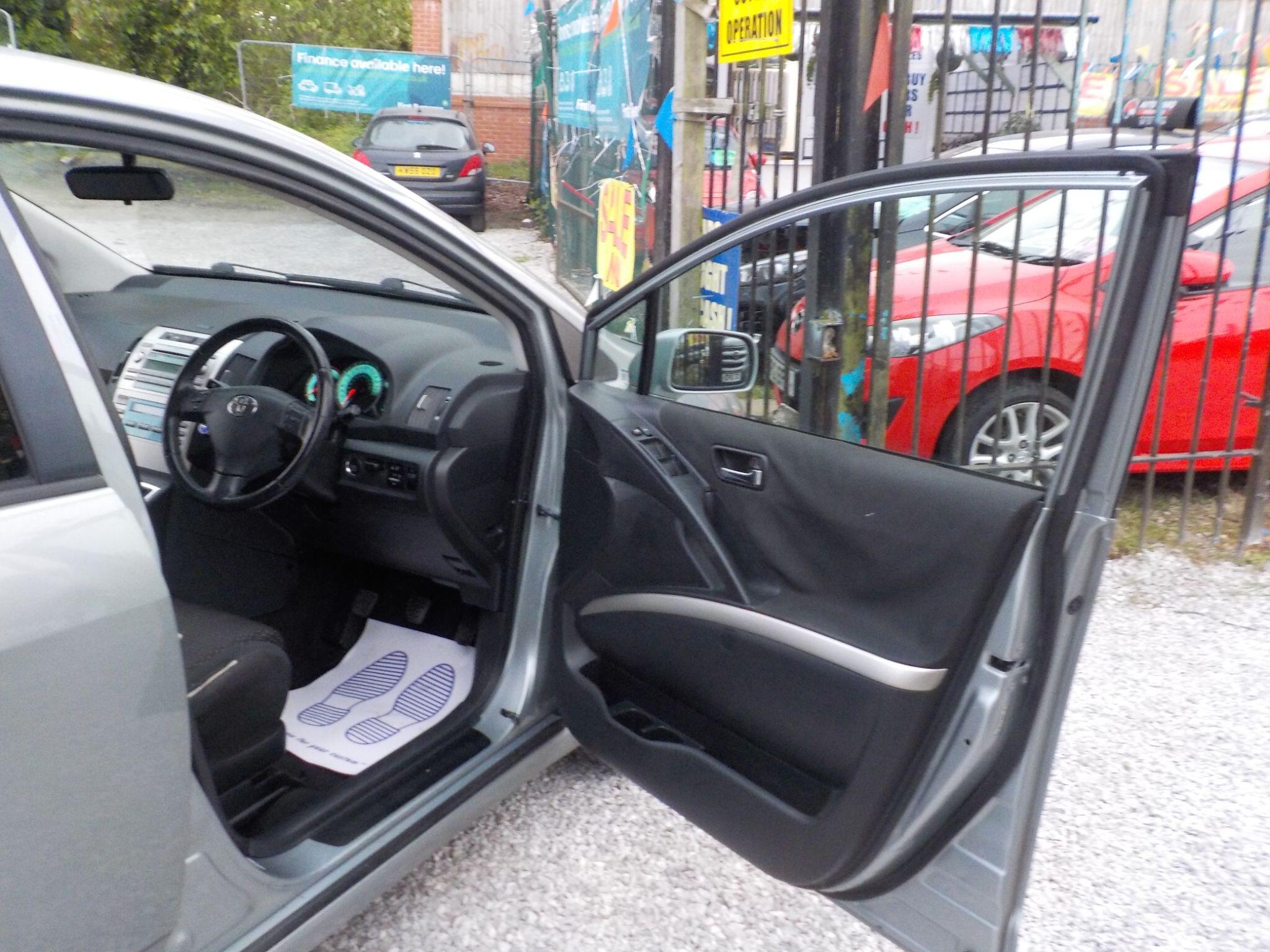 Toyota Corolla Verso 2.2 D-4D SR 5dr