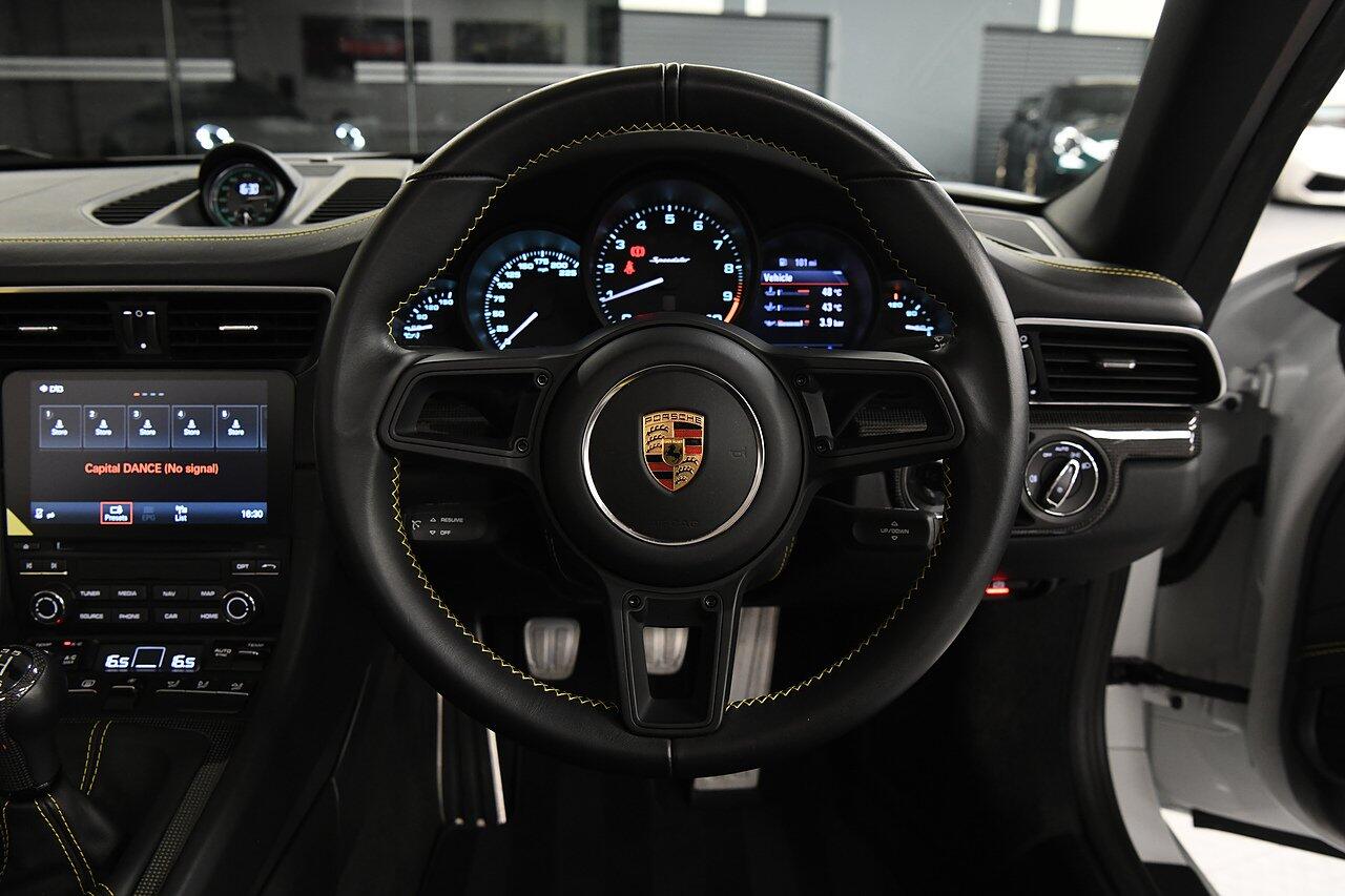 Porsche 911 view 30