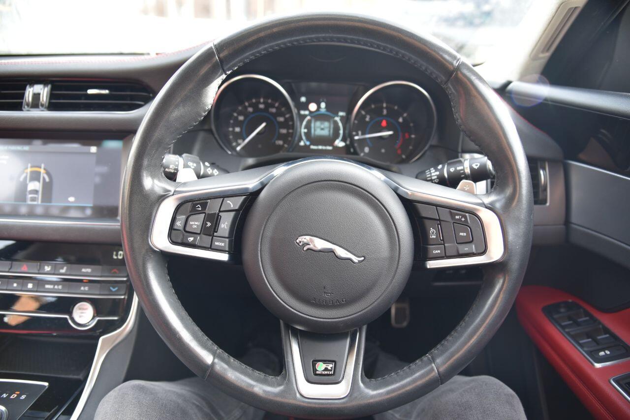 Jaguar XF view 30