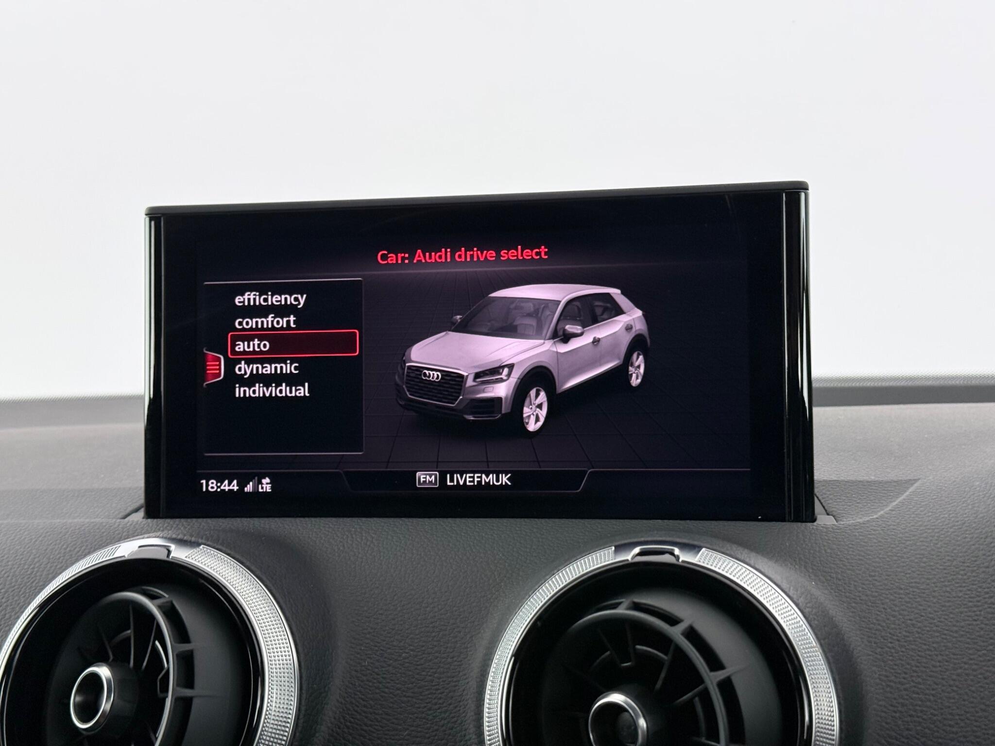 Audi Q2 view 30