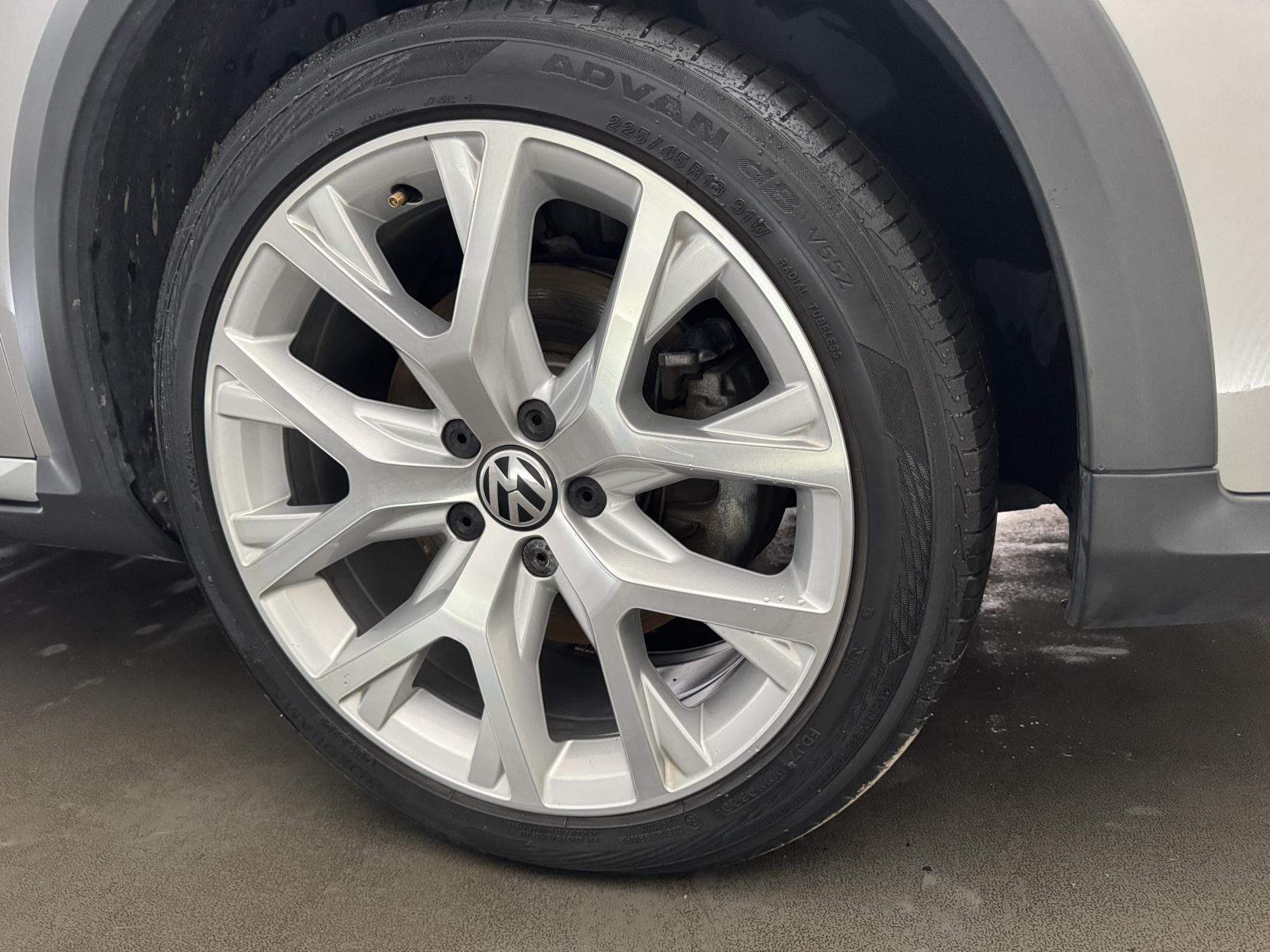 Volkswagen Passat view 59