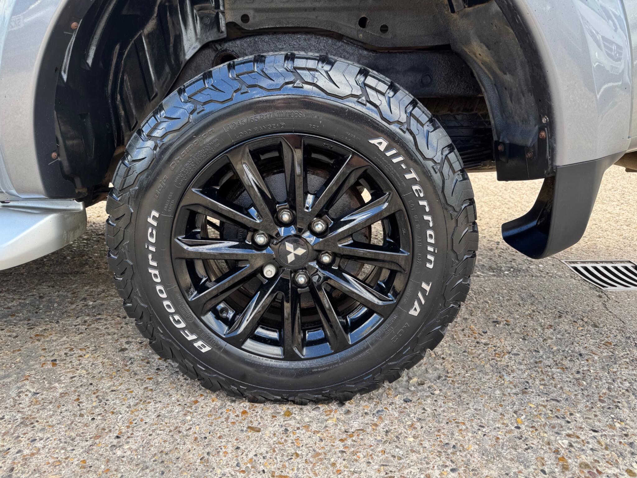 Mitsubishi L200 view 13