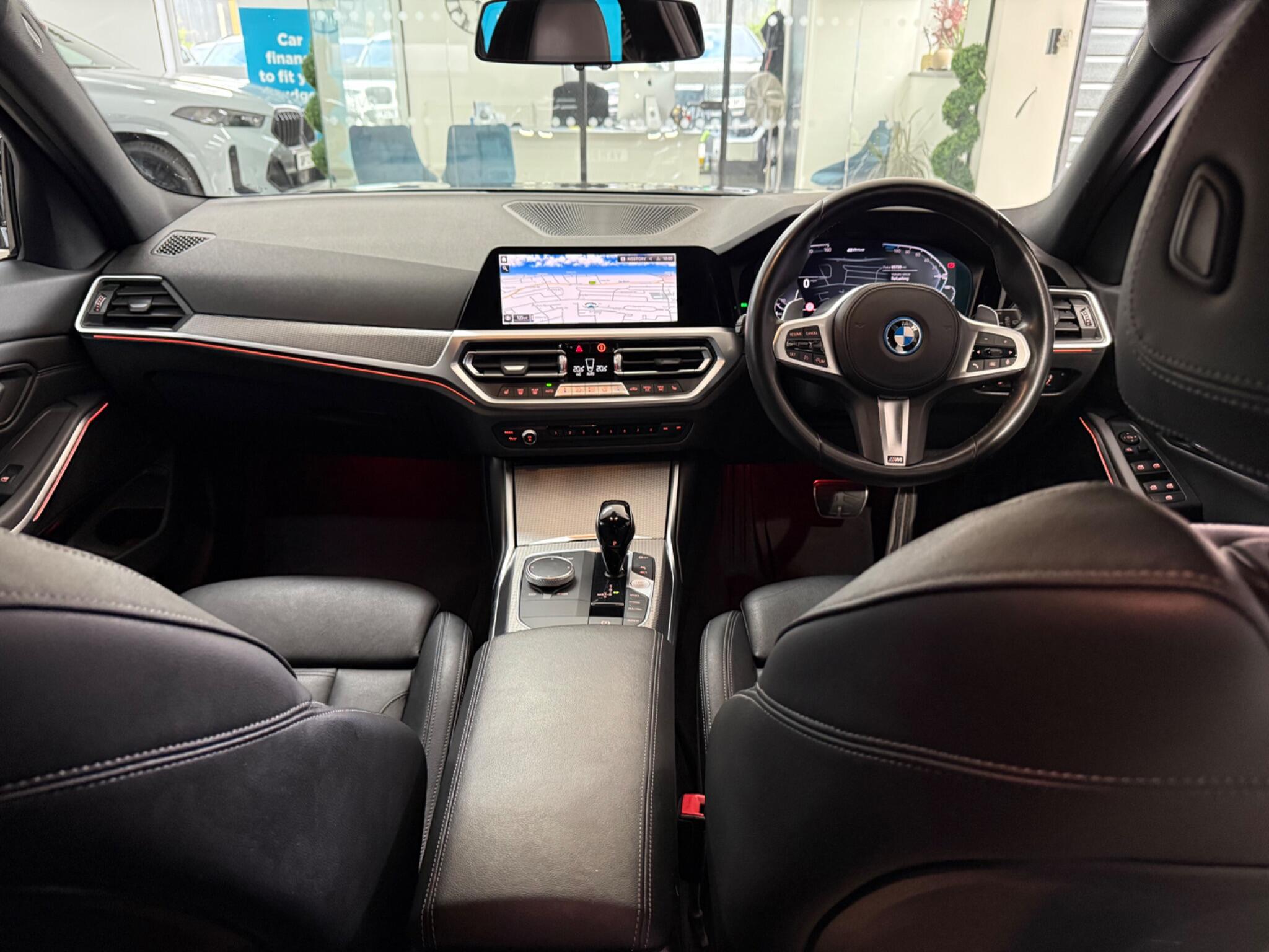 BMW 3 Series view 21