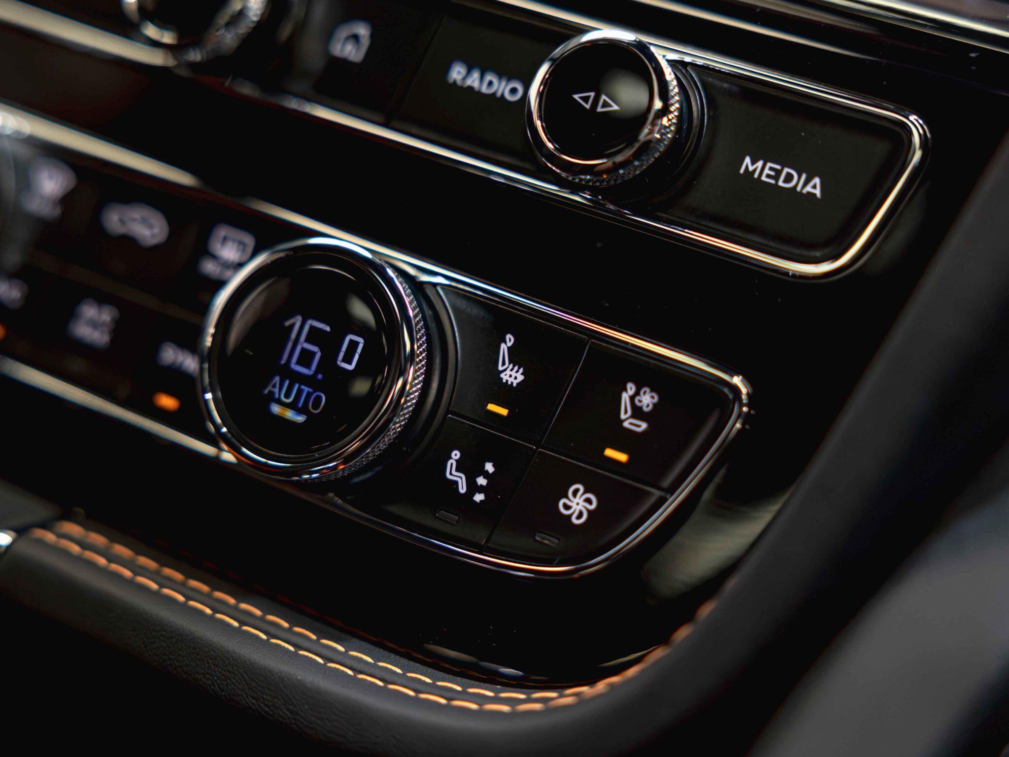 Bentley Bentayga view 30