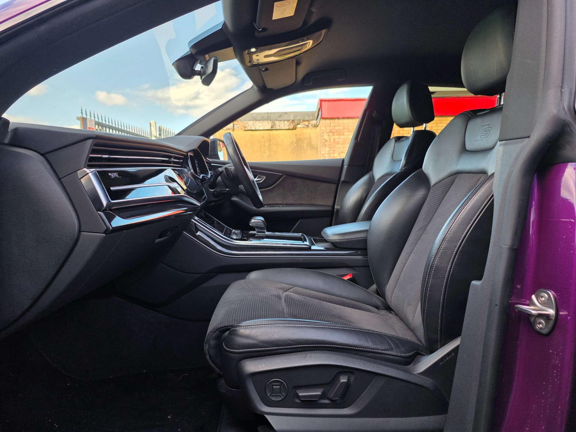 Audi Q8 view 23