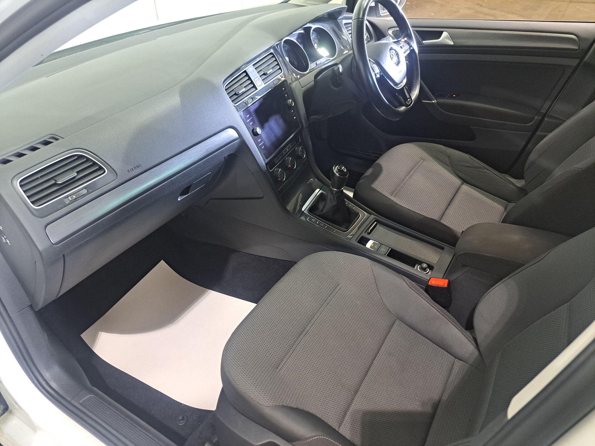 Volkswagen Golf view 20