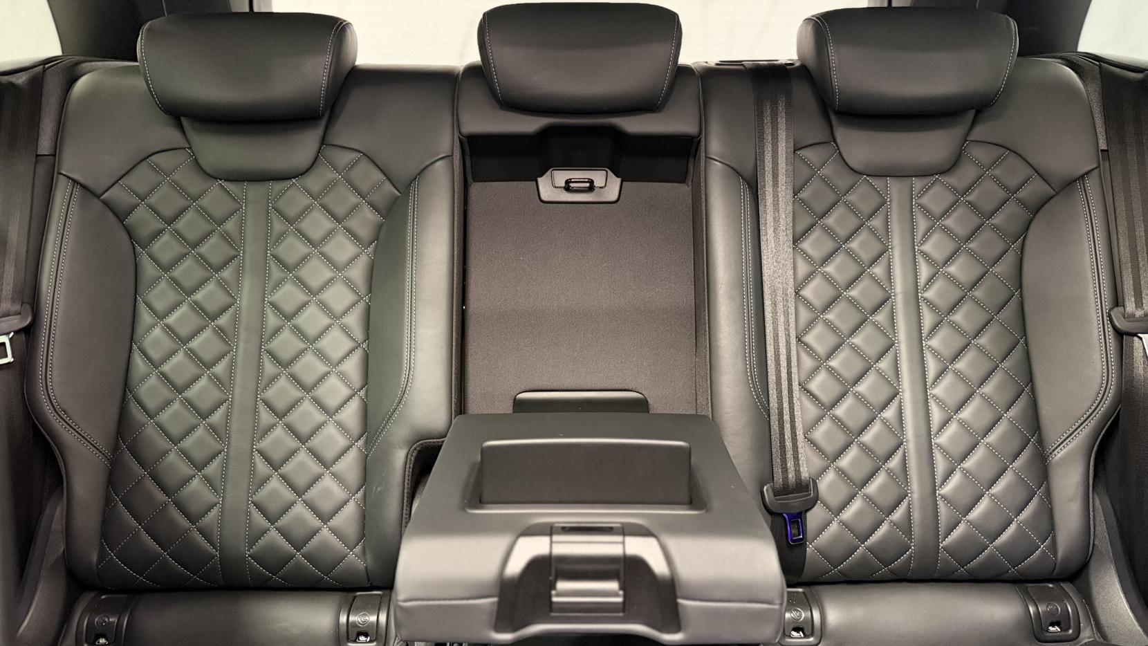 Audi SQ5 view 12