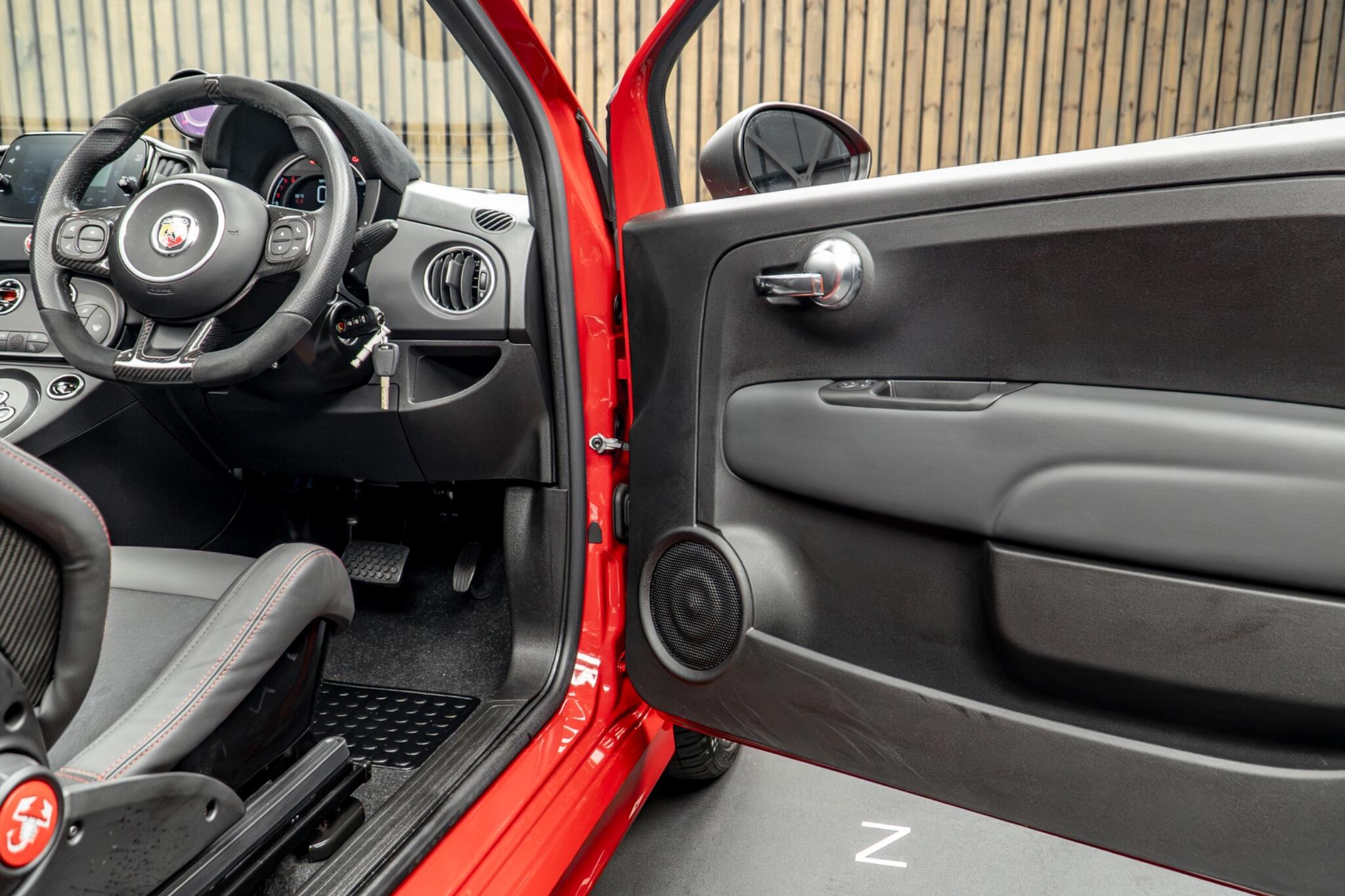 Abarth 695C view 32