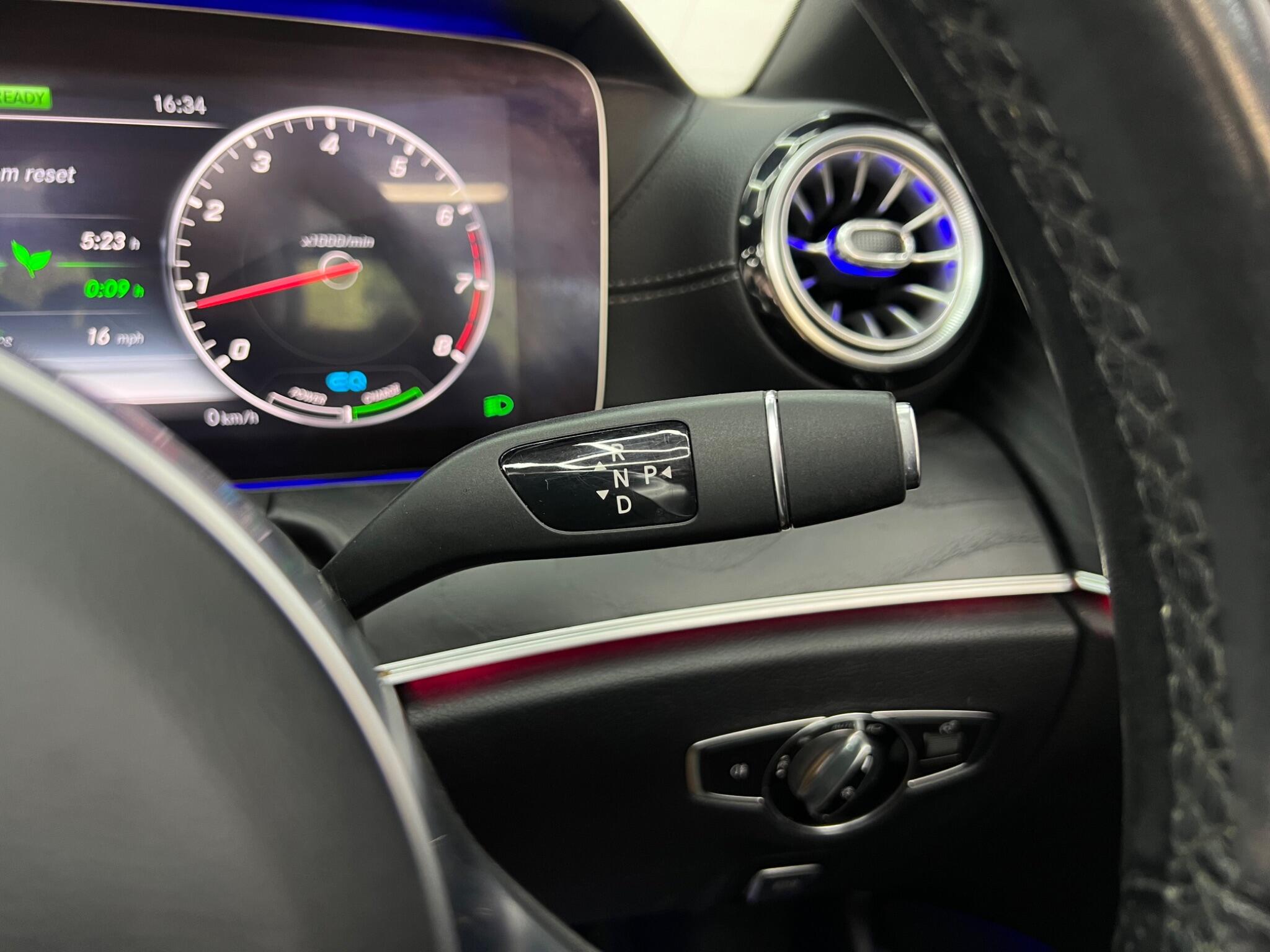 Mercedes-Benz E Class view 26