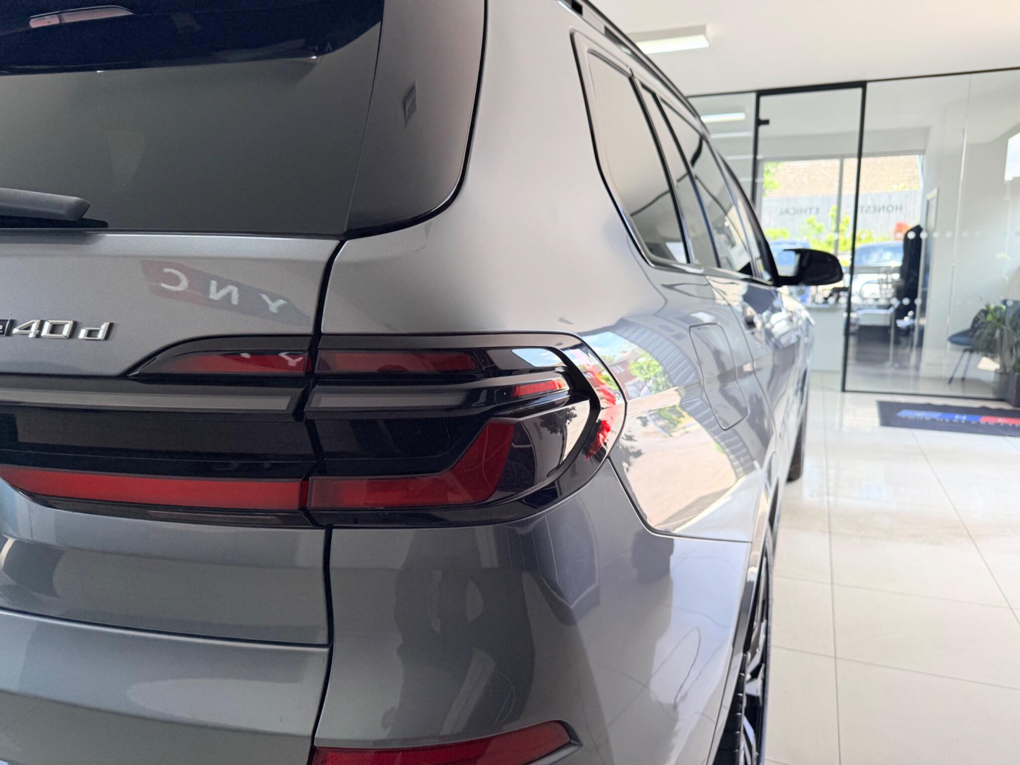 BMW X7 view 17