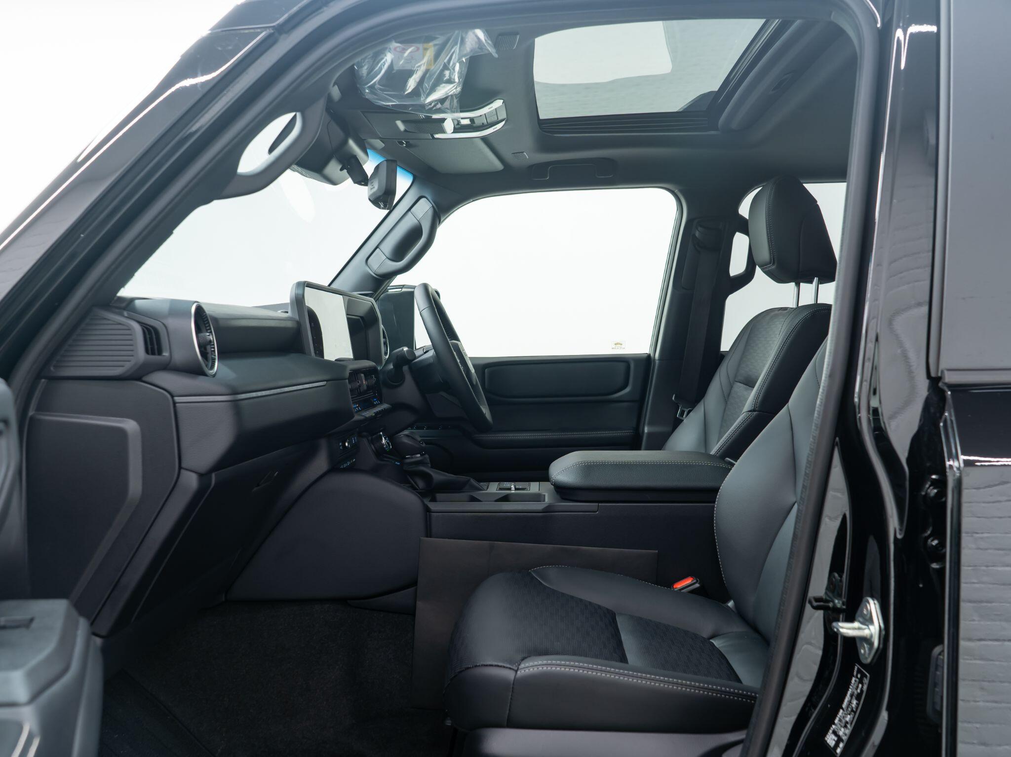Toyota Land Cruiser view 5