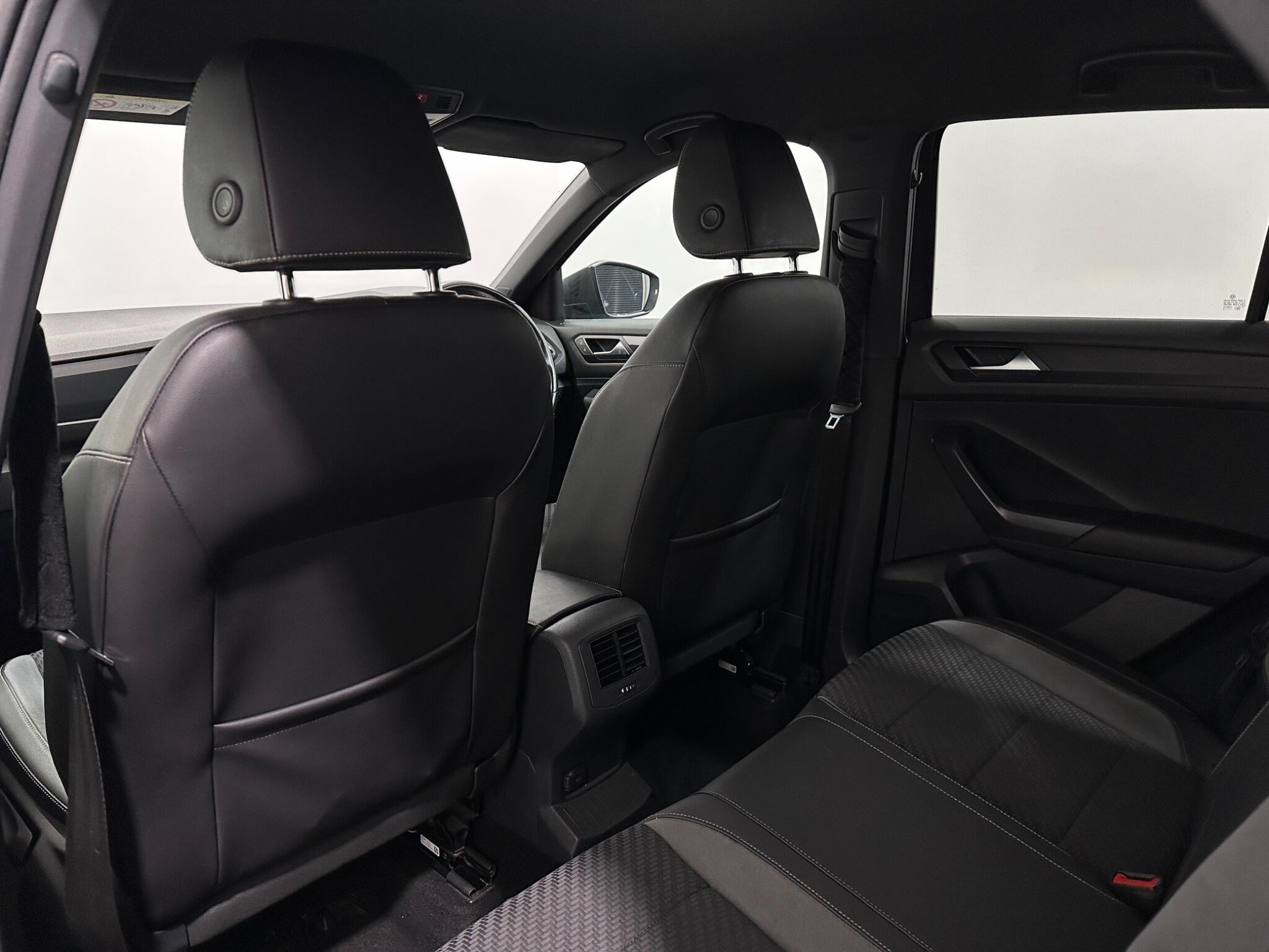 Volkswagen T-Roc view 38