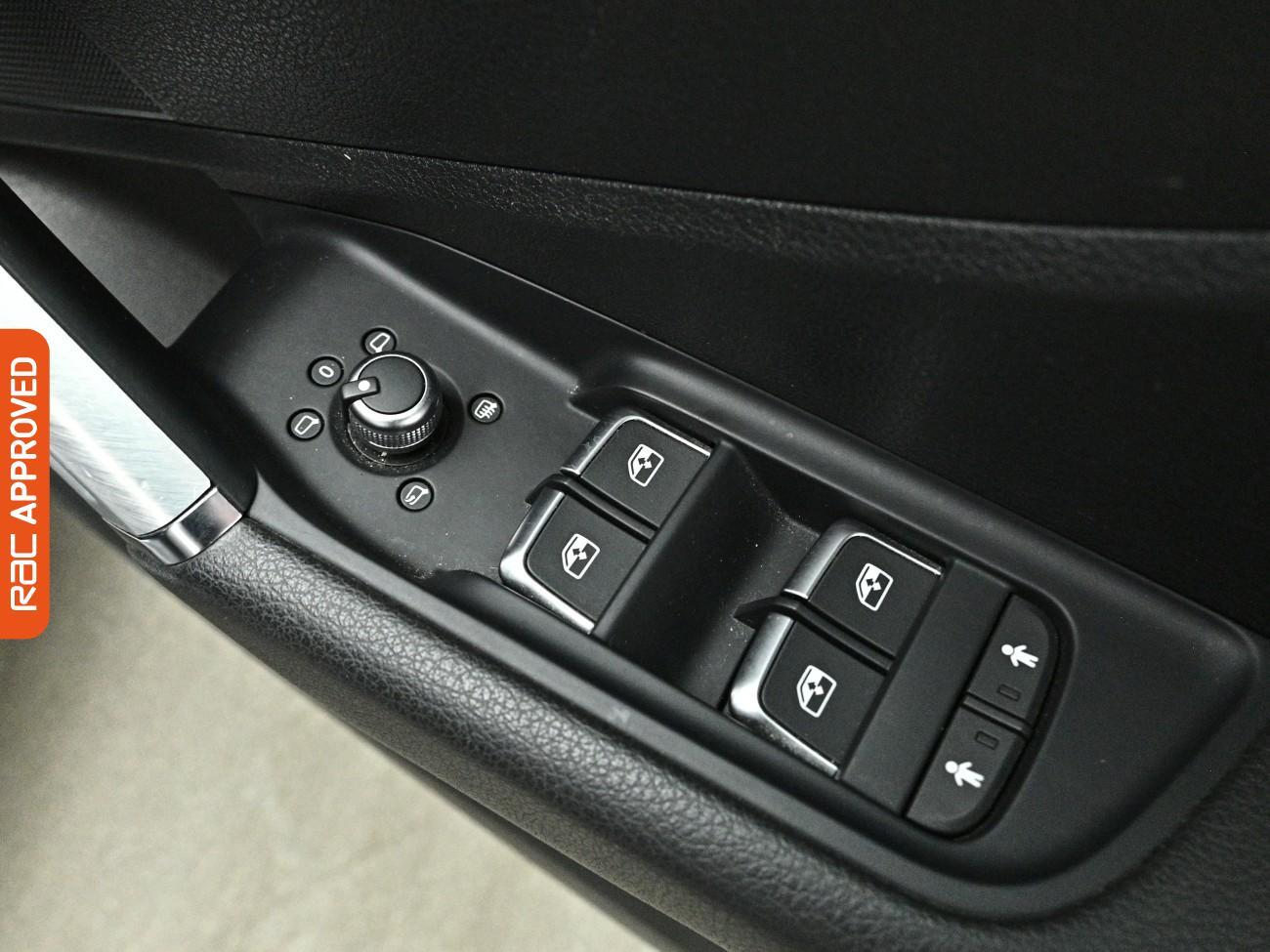 Audi Q2 view 23