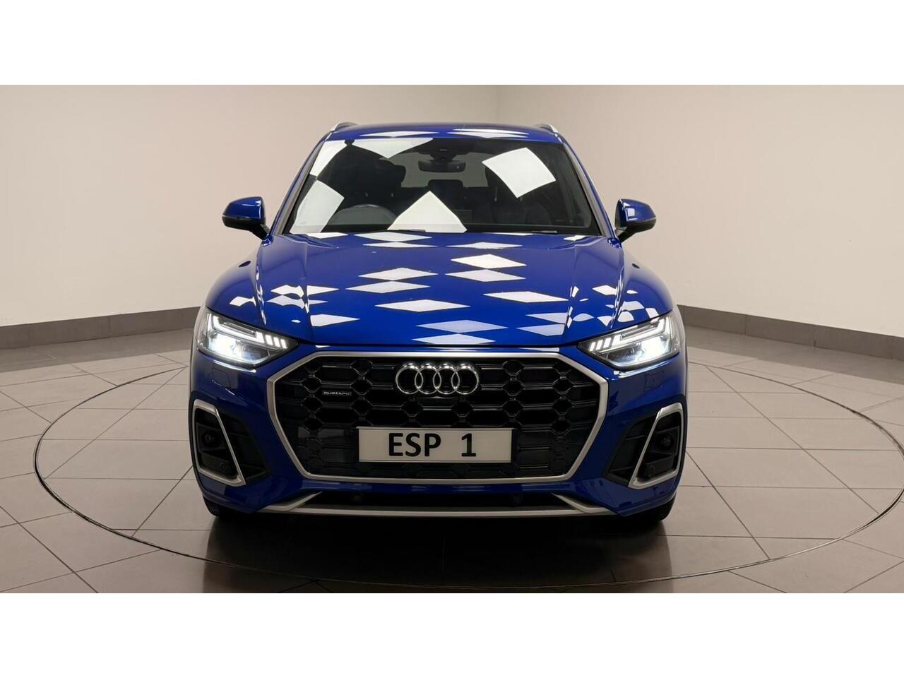 Audi Q5 view 12