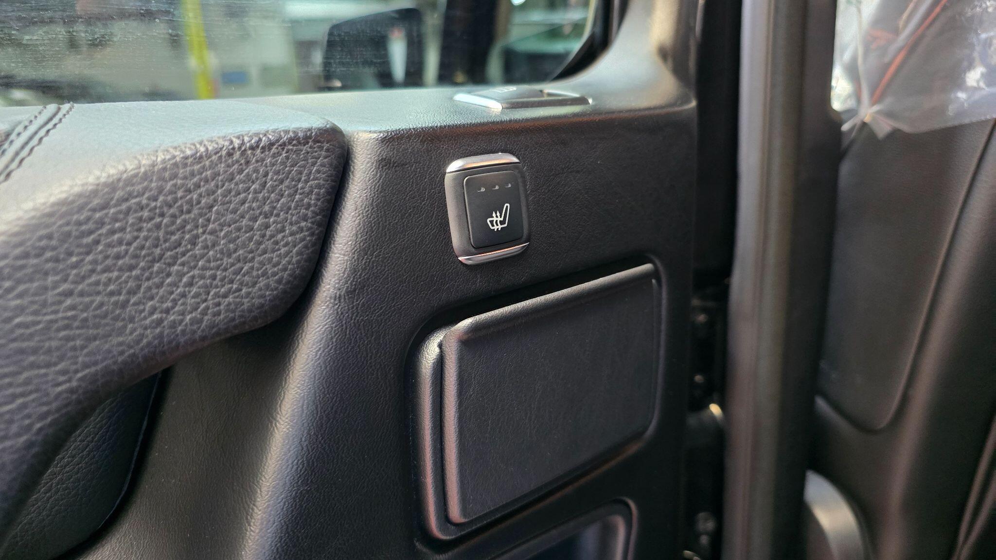 Mercedes-Benz G-Class view 25