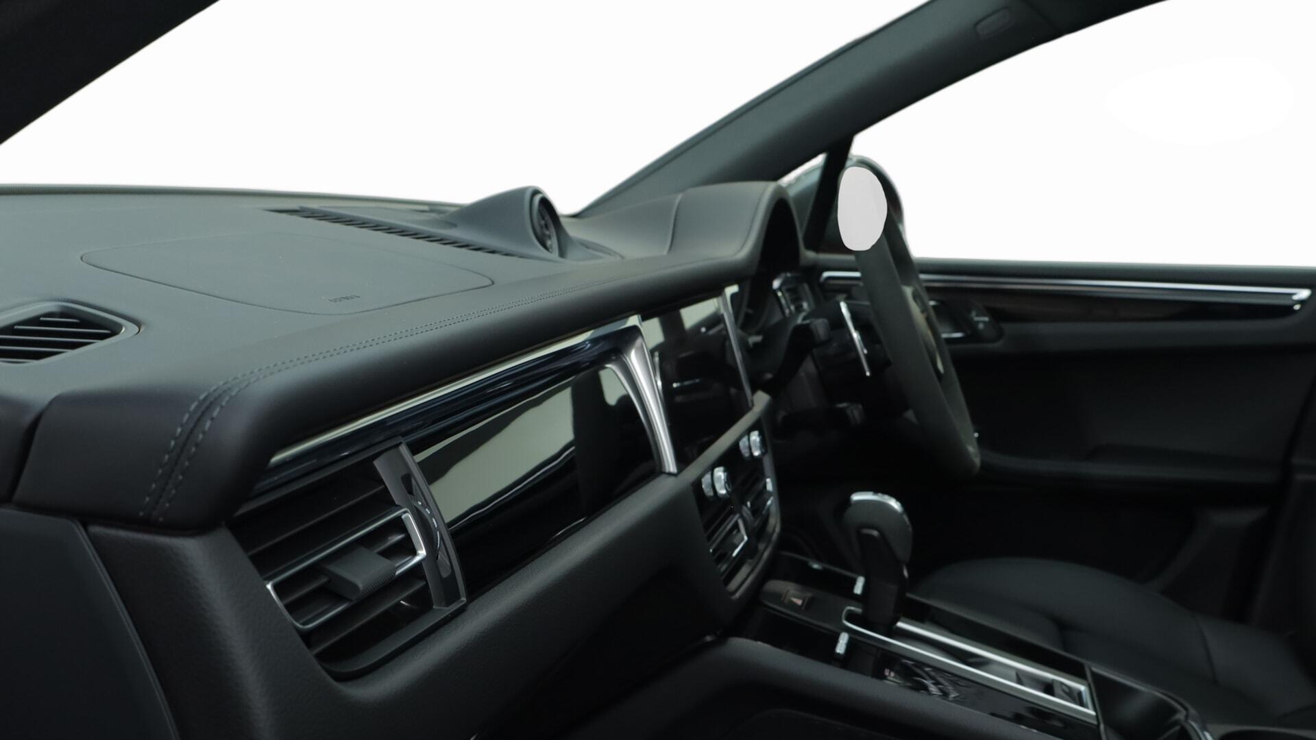 Porsche Macan view 20